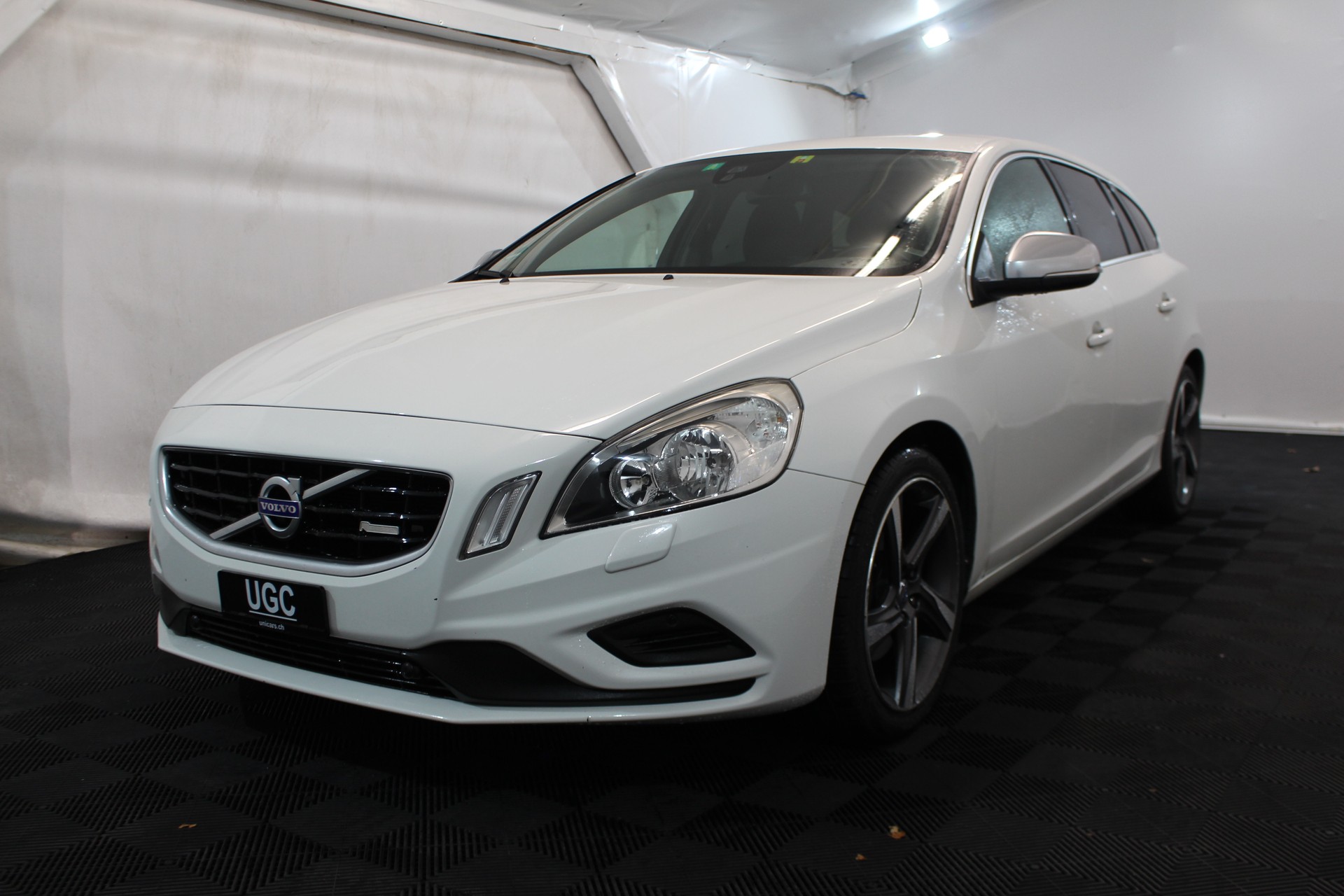 VOLVO V60 1.6 T4 Momentum-showroom-element-2