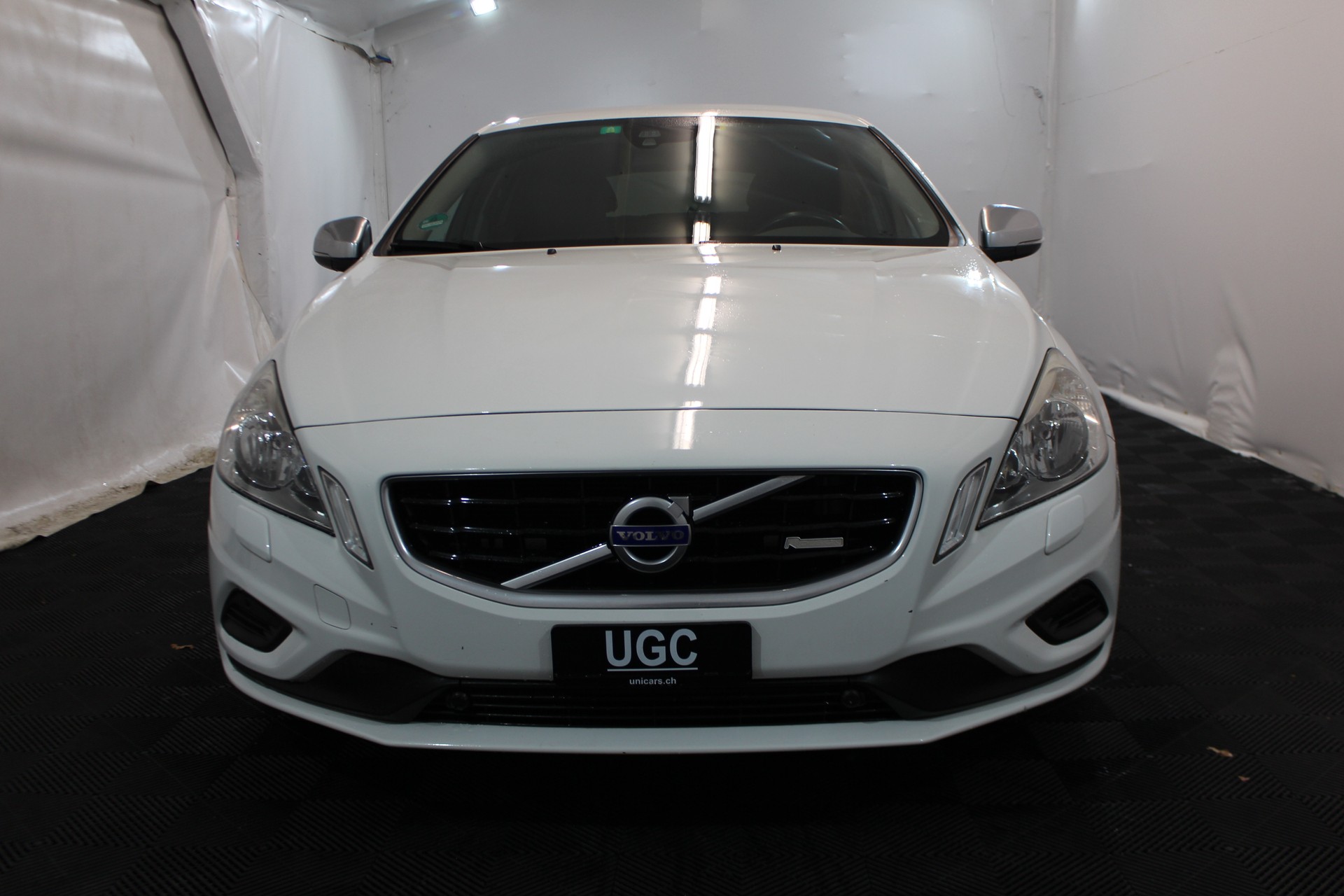 VOLVO V60 1.6 T4 Momentum-showroom-element-1