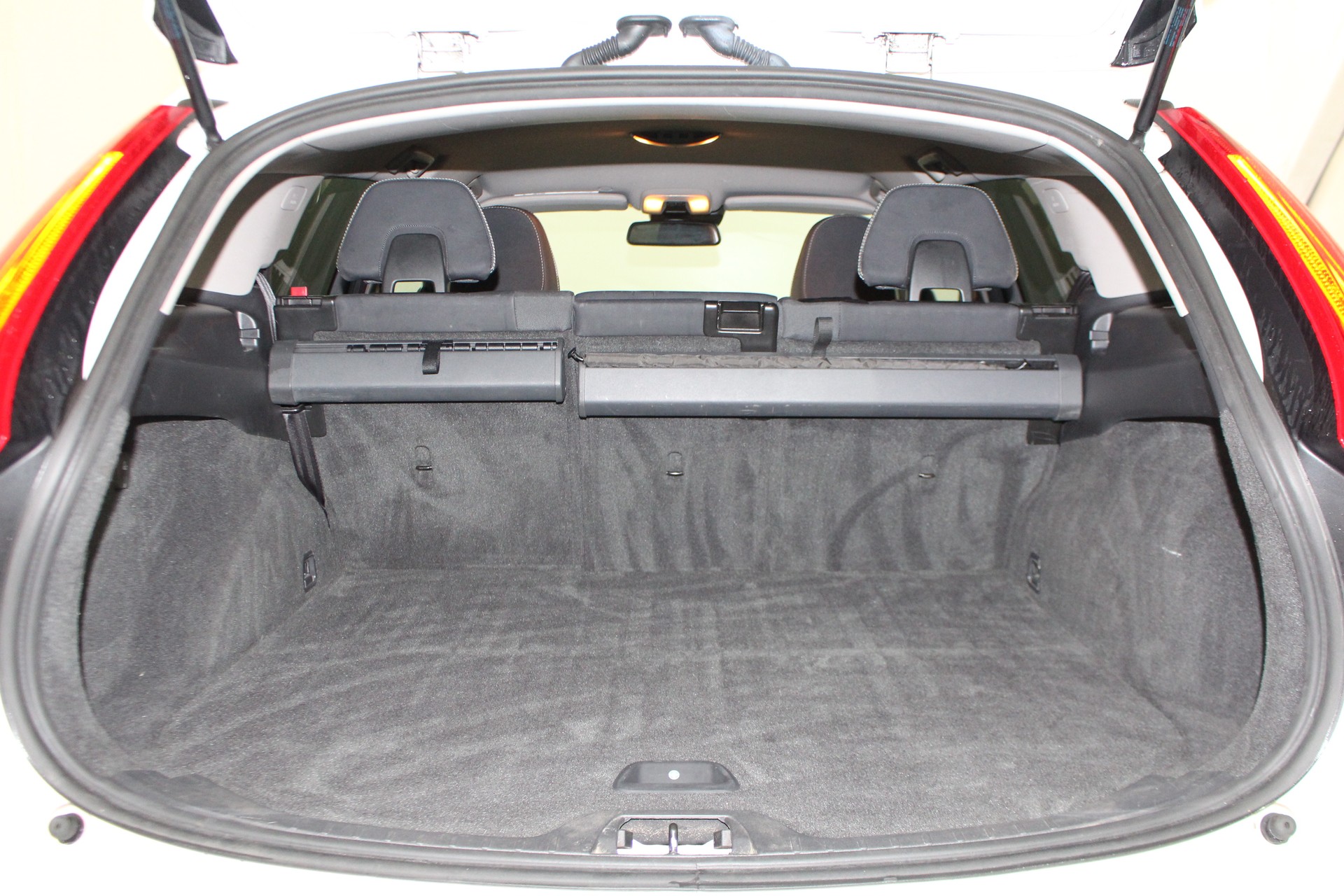 VOLVO V60 1.6 T4 Momentum-image-8