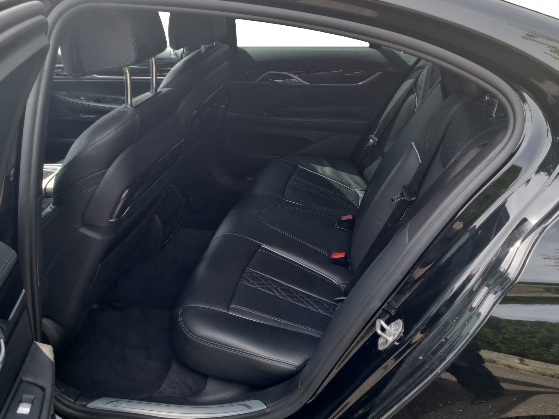 BMW 730d xDrive-image-12