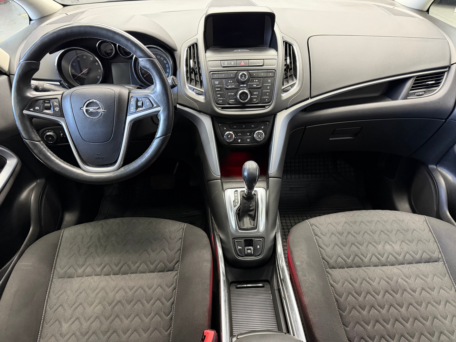OPEL Zafira Tourer 1.6i 16V Turbo Cosmo Automatic-image-3