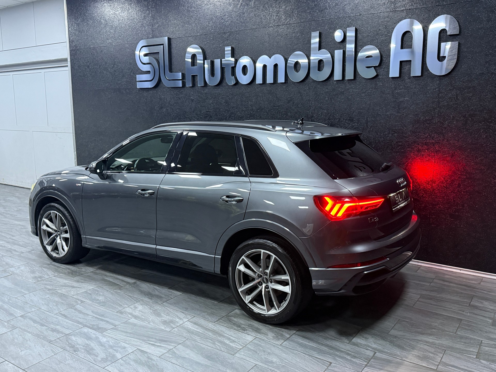 AUDI Q3 40 TFSI S line quattro S-tronic / CH Fz aus 1 Hand / Leasing ab 199.- Monate-image-4