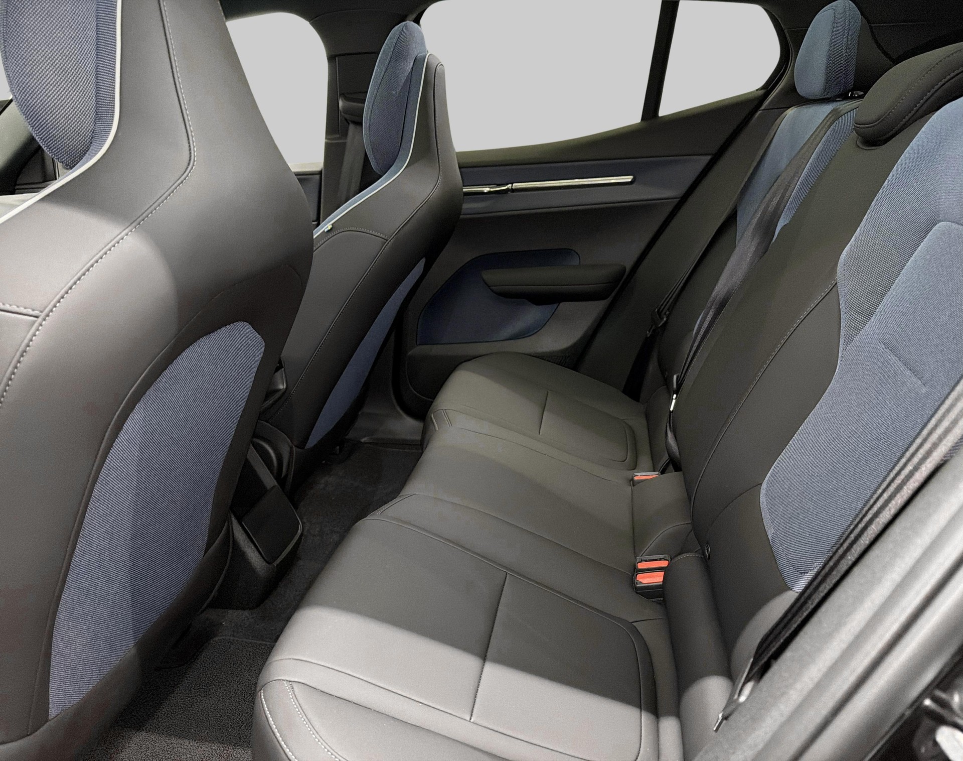 VOLVO EX 30 E60 Twin Plus Performance-showroom-element-3
