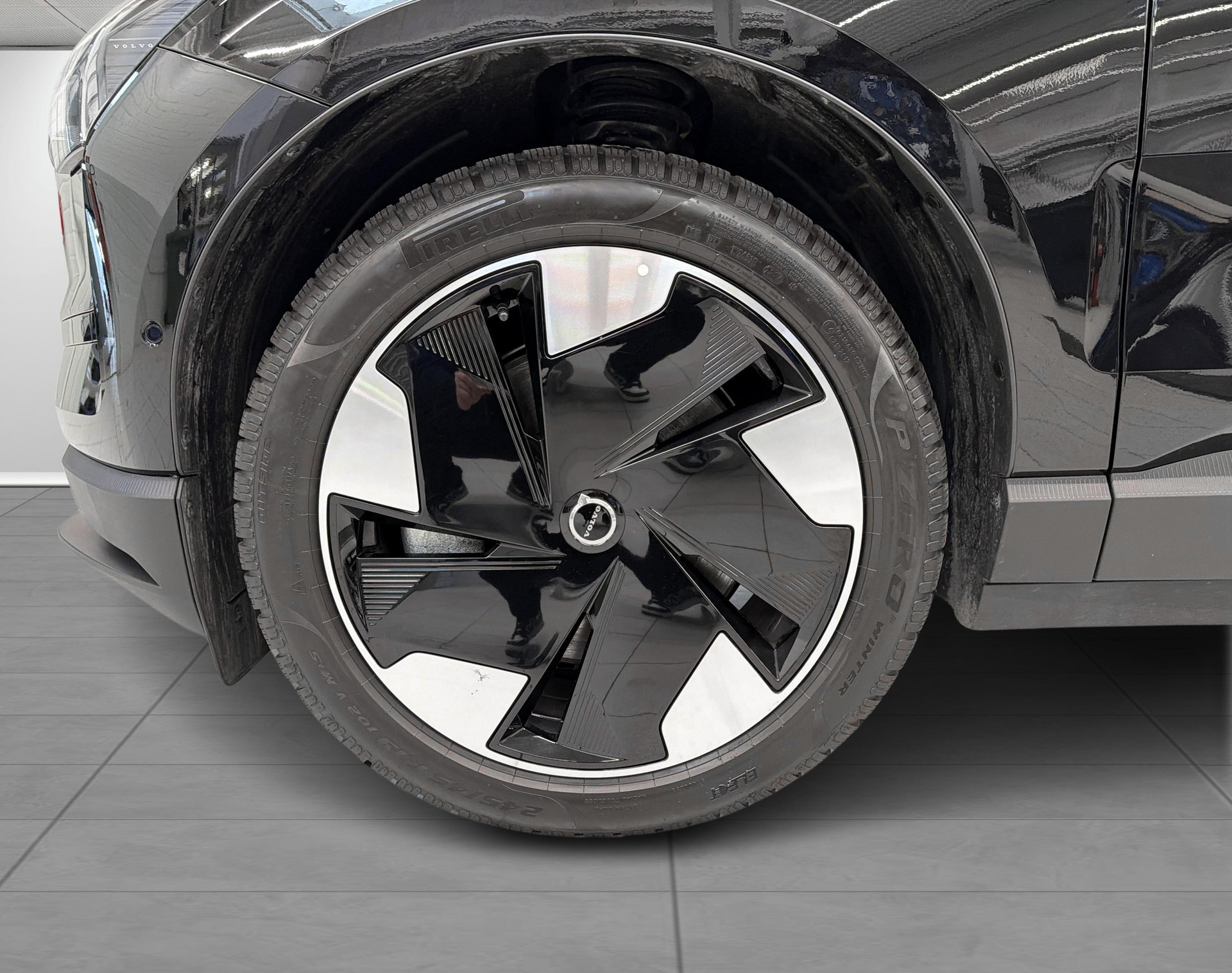 VOLVO EX 30 E60 Twin Plus Performance-image-10