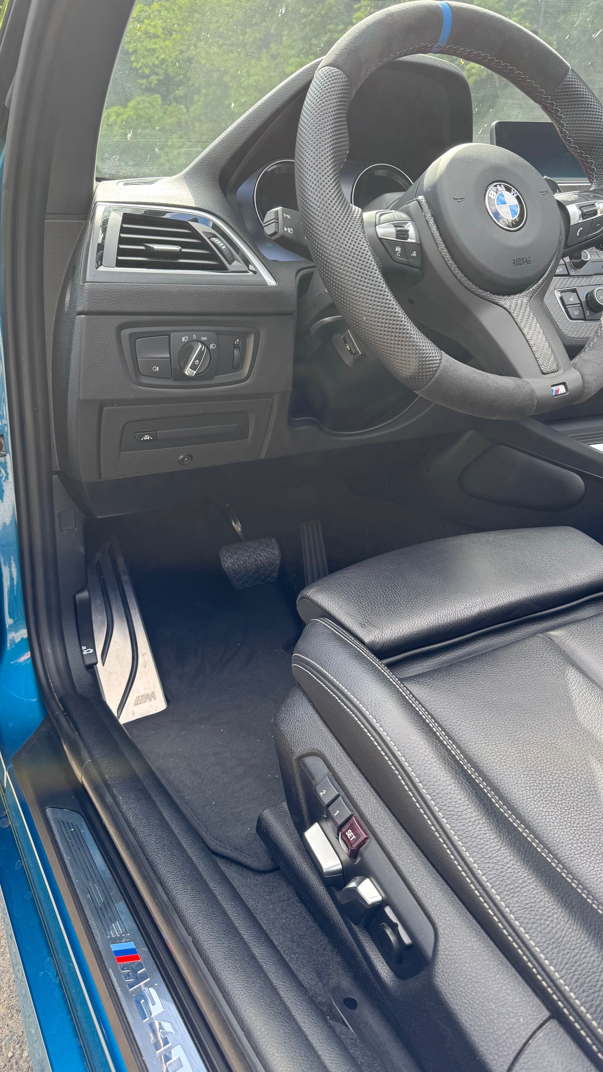 BMW M240i Cabrio - Long Beach blue-image-8
