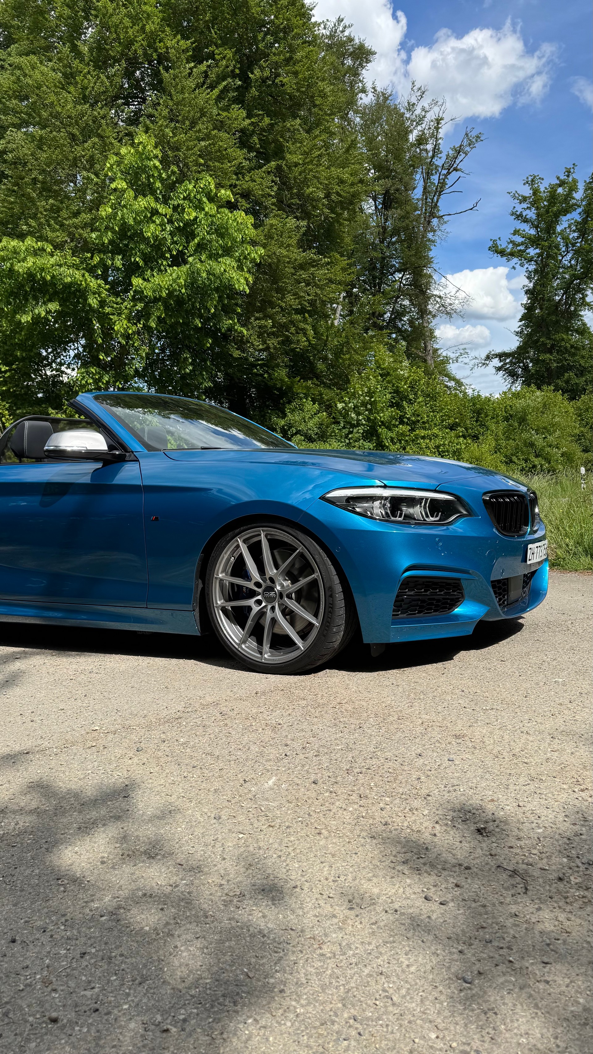 BMW M240i Cabrio - Long Beach blue-image-2