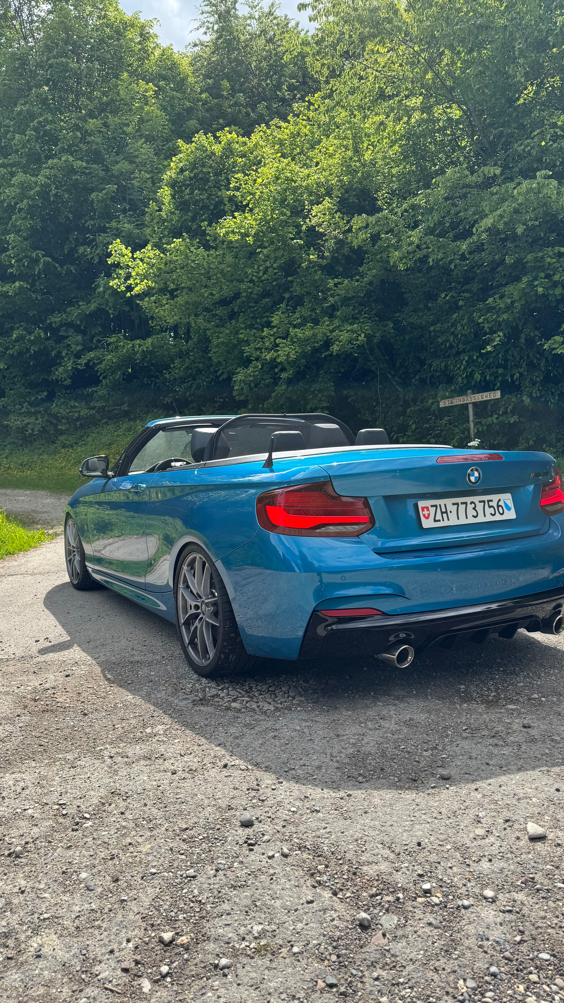 BMW M240i Cabrio - Long Beach blue-image-6