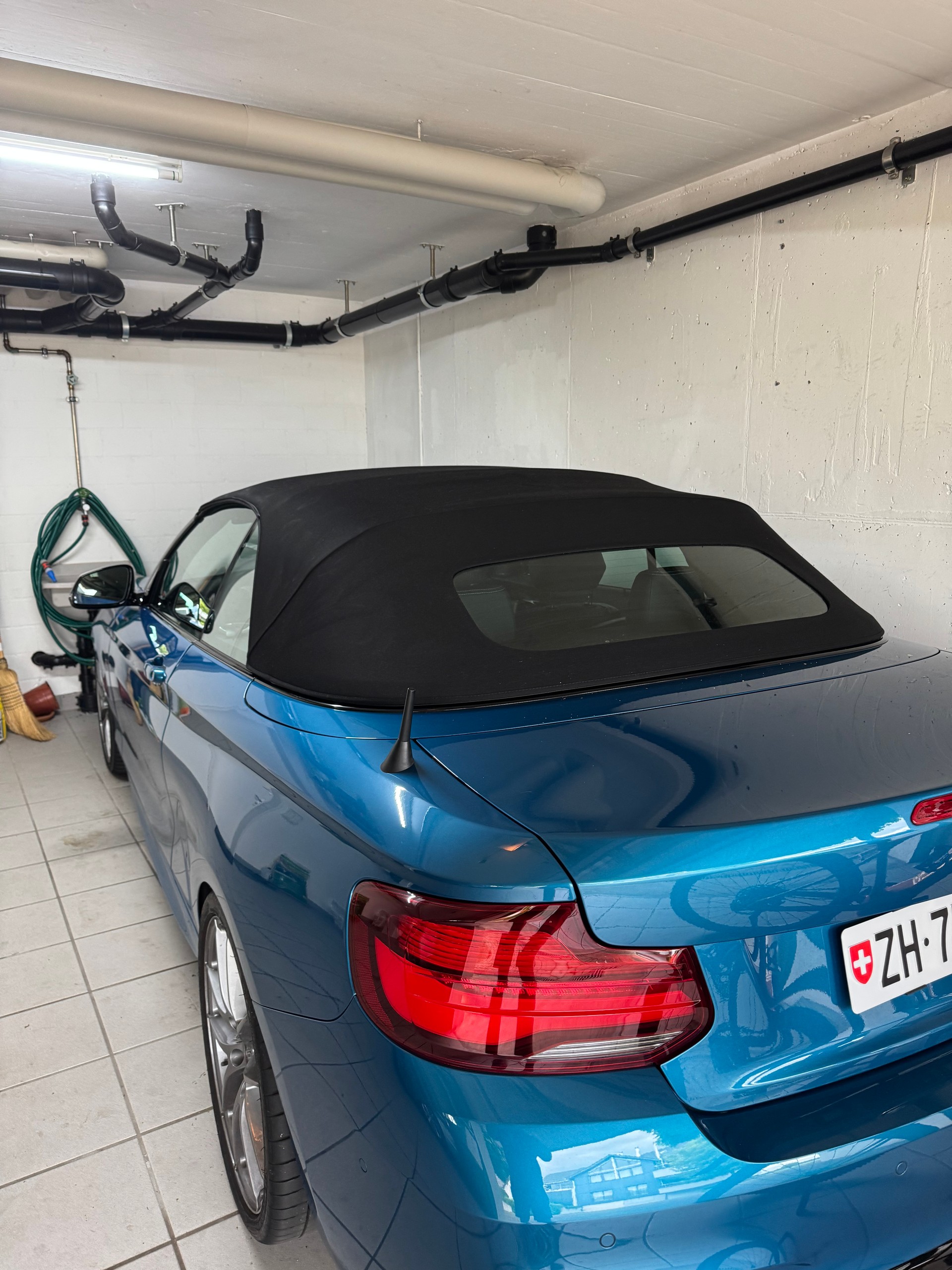 BMW M240i Cabrio - Long Beach blue-image-12
