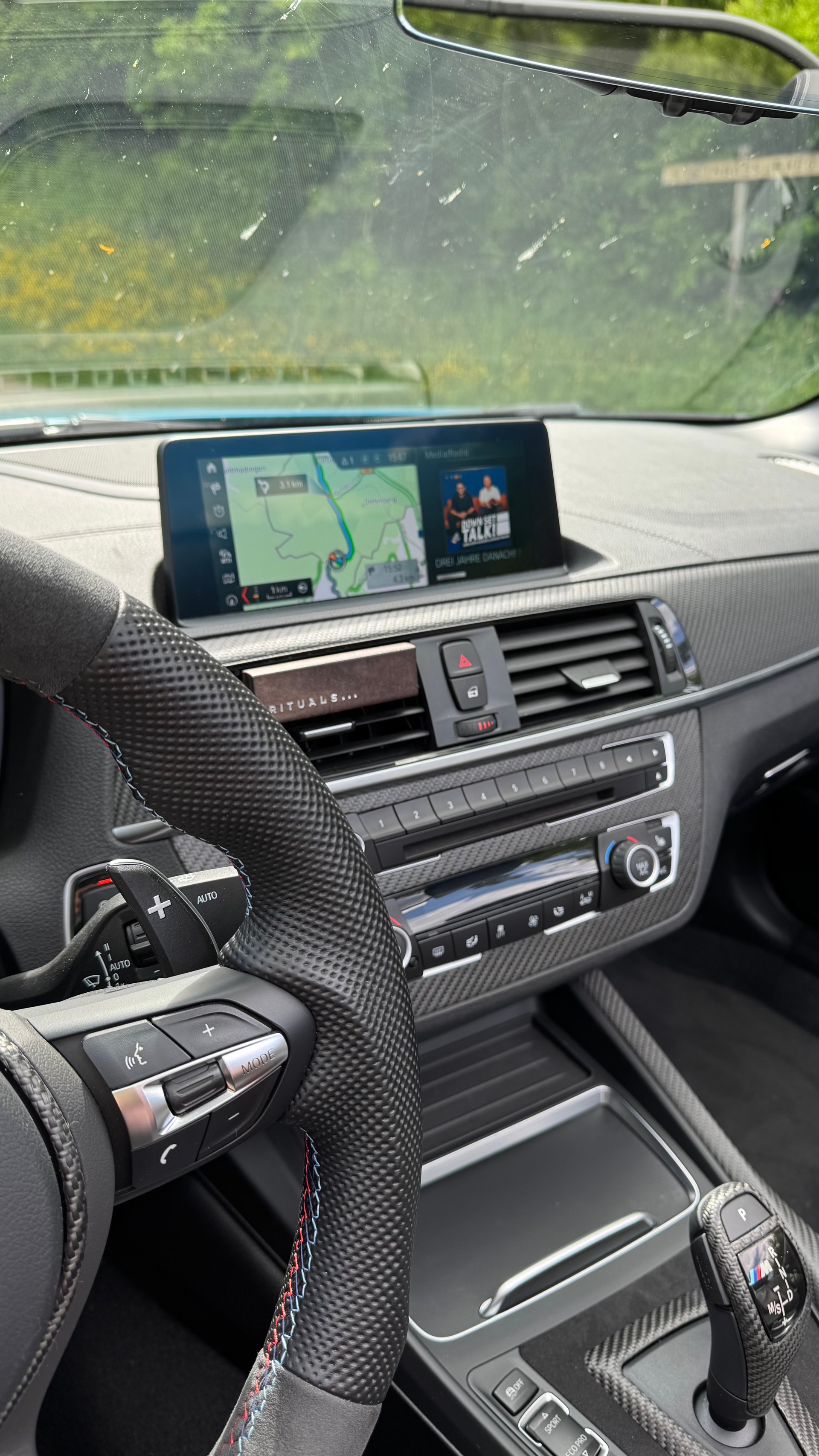 BMW M240i Cabrio - Long Beach blue-image-10