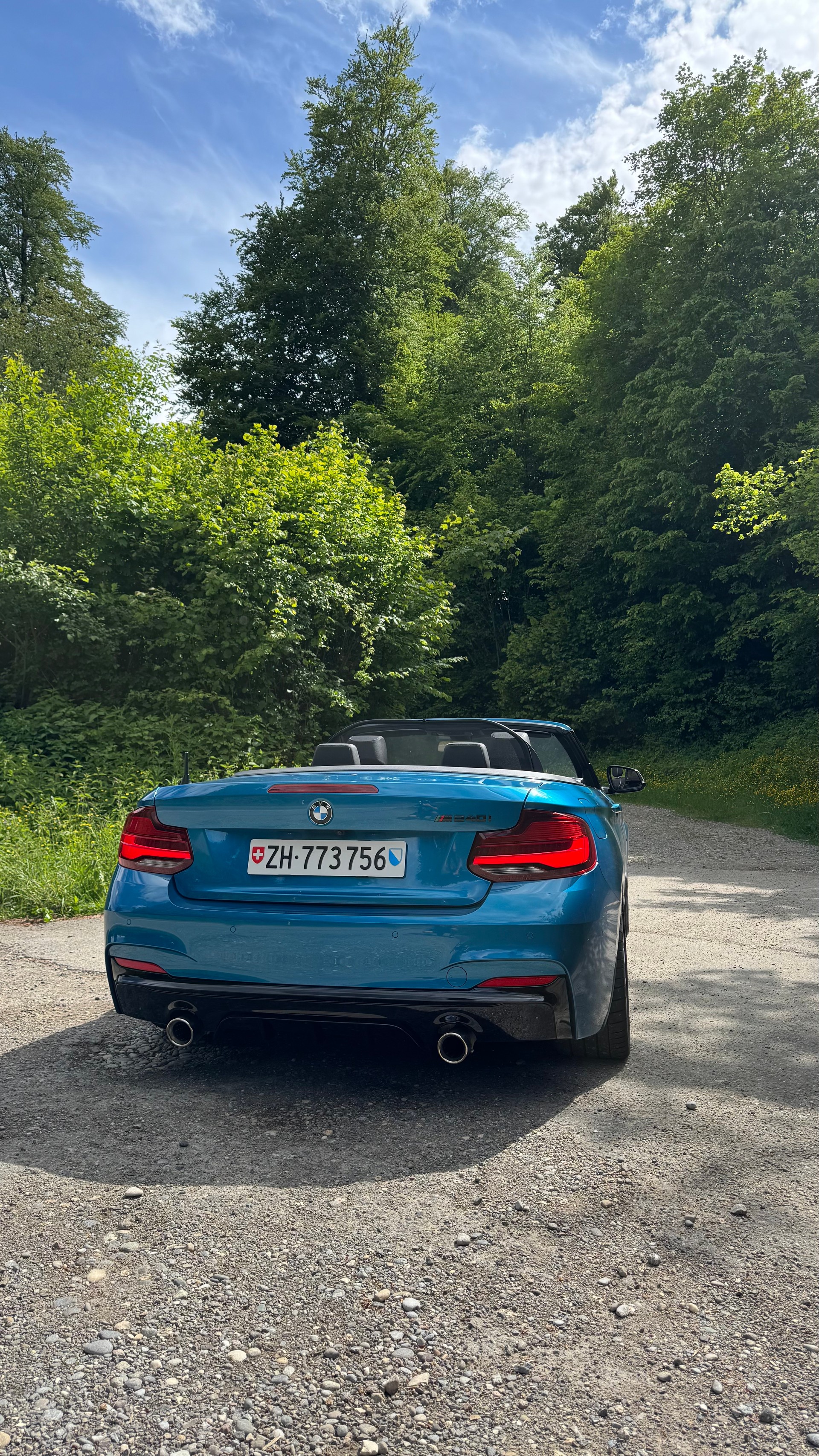 BMW M240i Cabrio - Long Beach blue-image-5