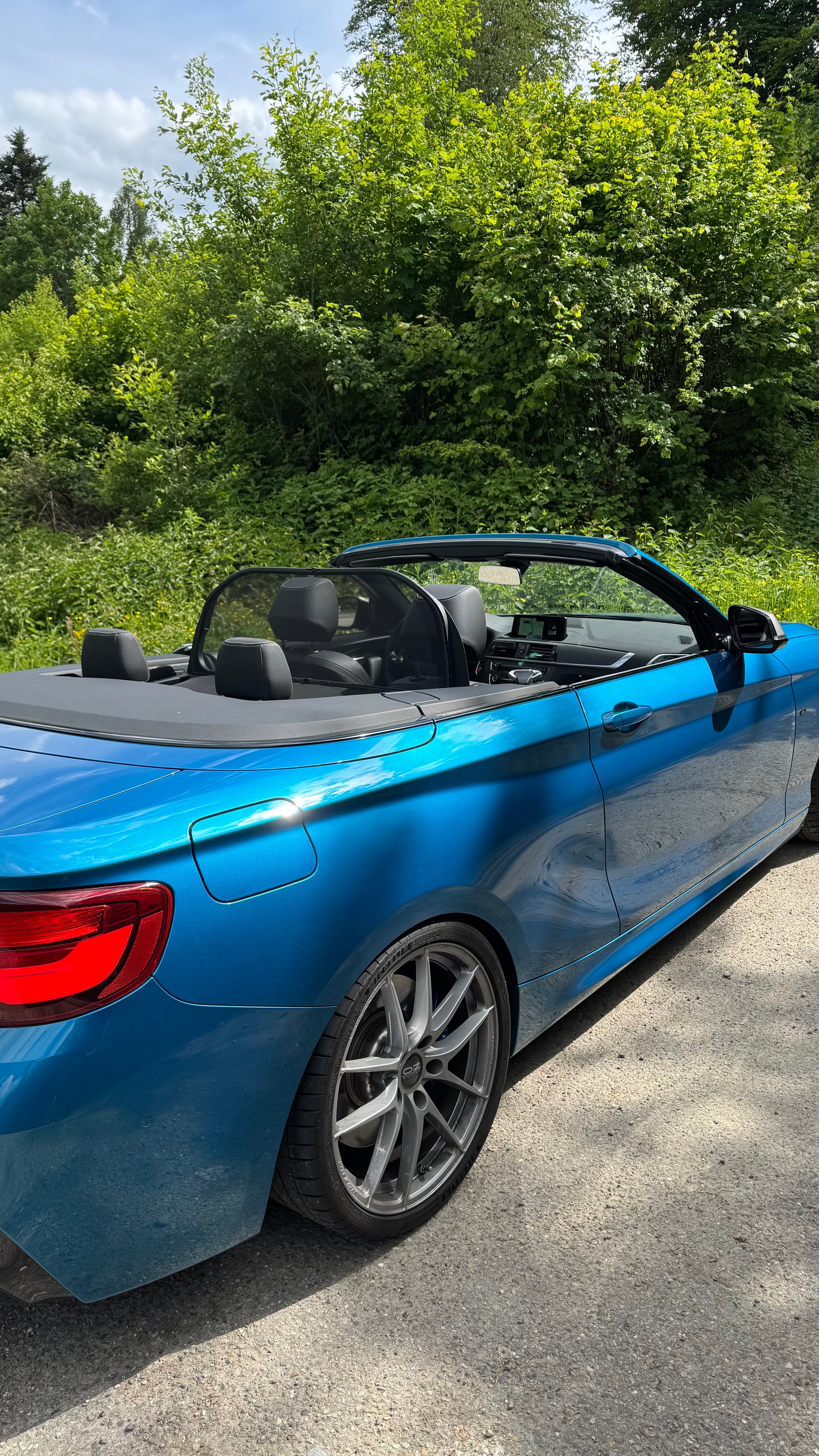 BMW M240i Cabrio - Long Beach blue-image-4
