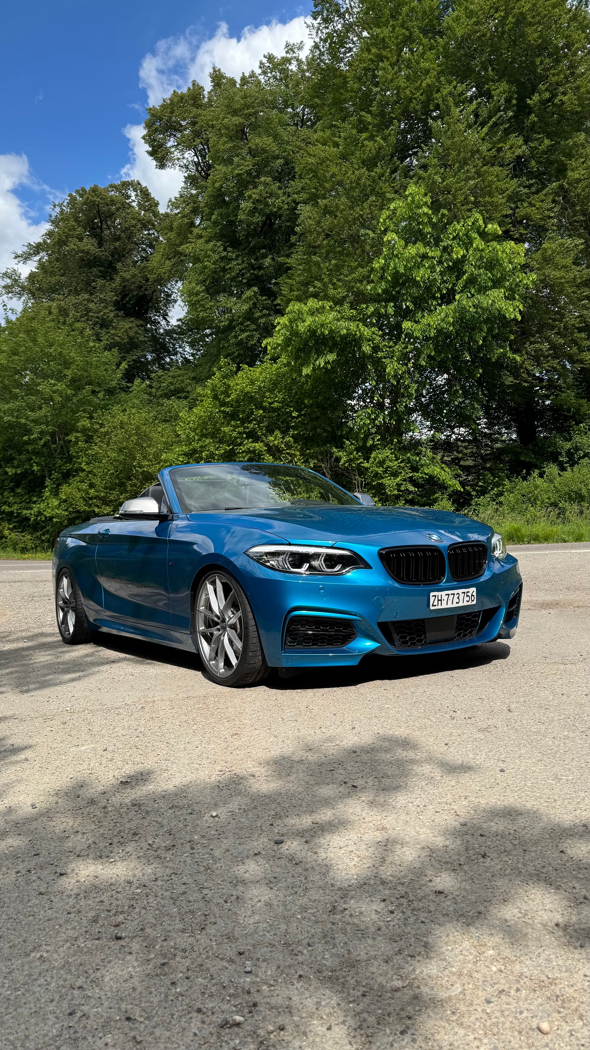 BMW M240i Cabrio - Long Beach blue