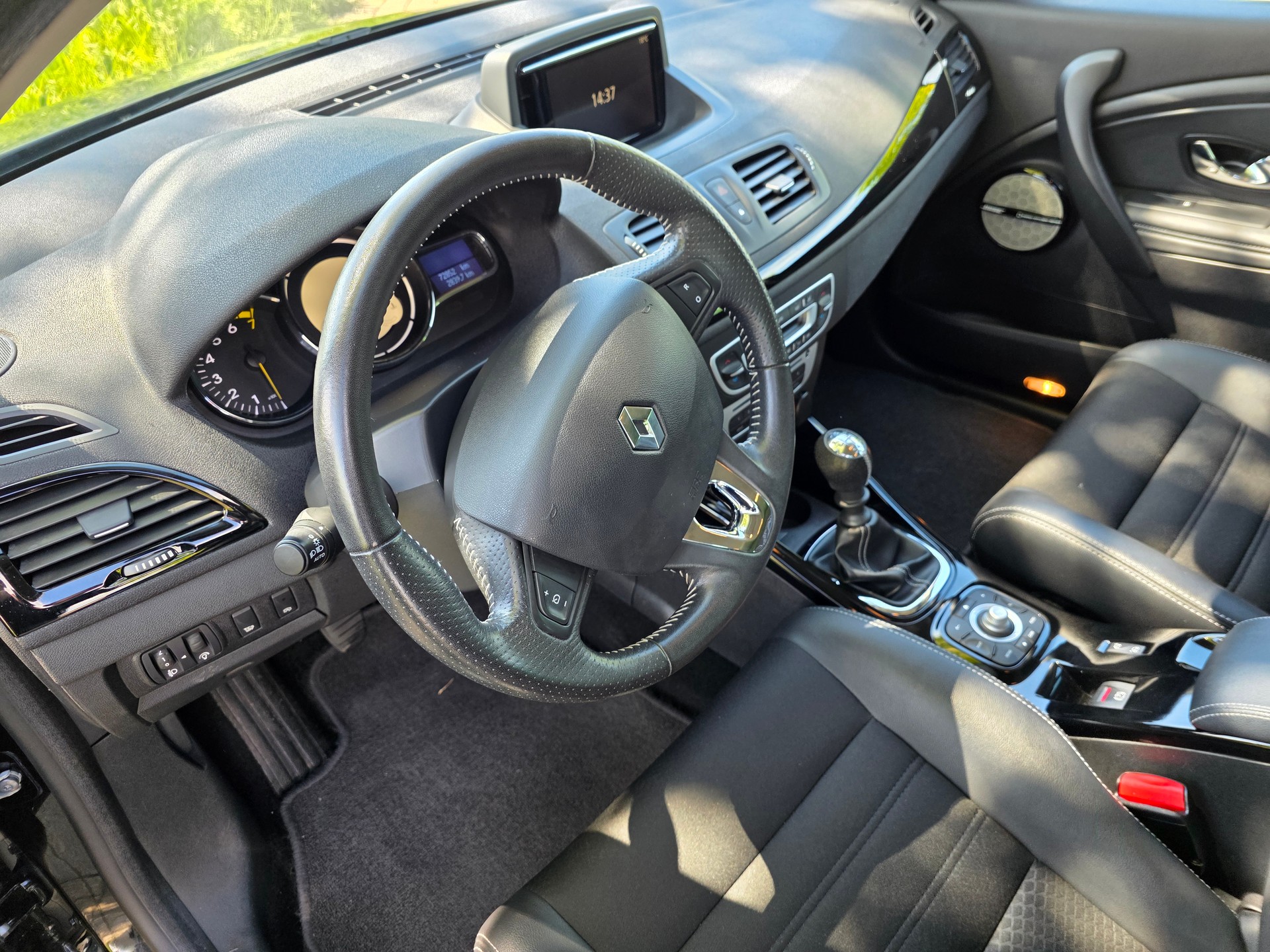 RENAULT Mégane Grandtour 1.2 16V Turbo Bose-image-10