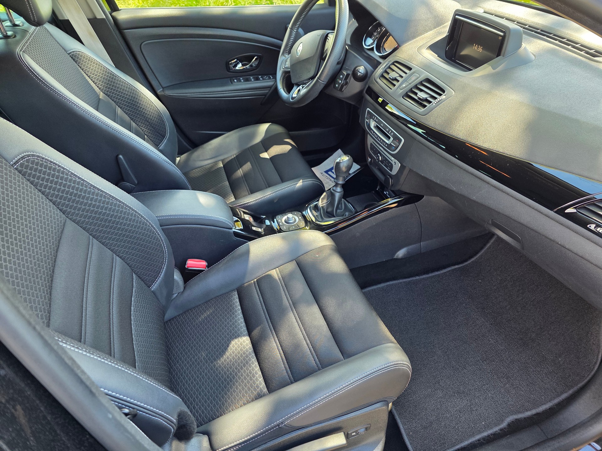 RENAULT Mégane Grandtour 1.2 16V Turbo Bose-image-15