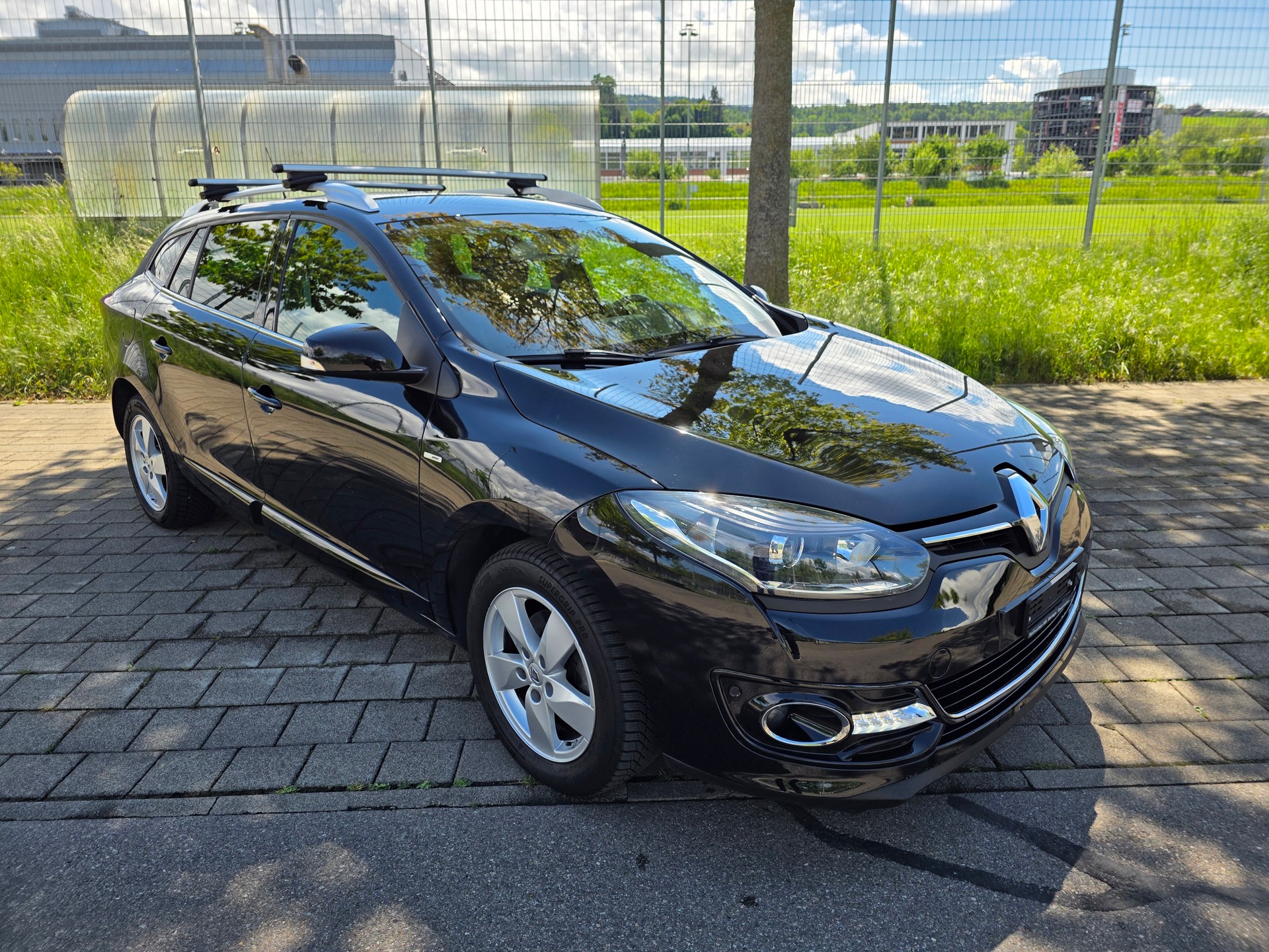 RENAULT Mégane Grandtour 1.2 16V Turbo Bose-showroom-element-1