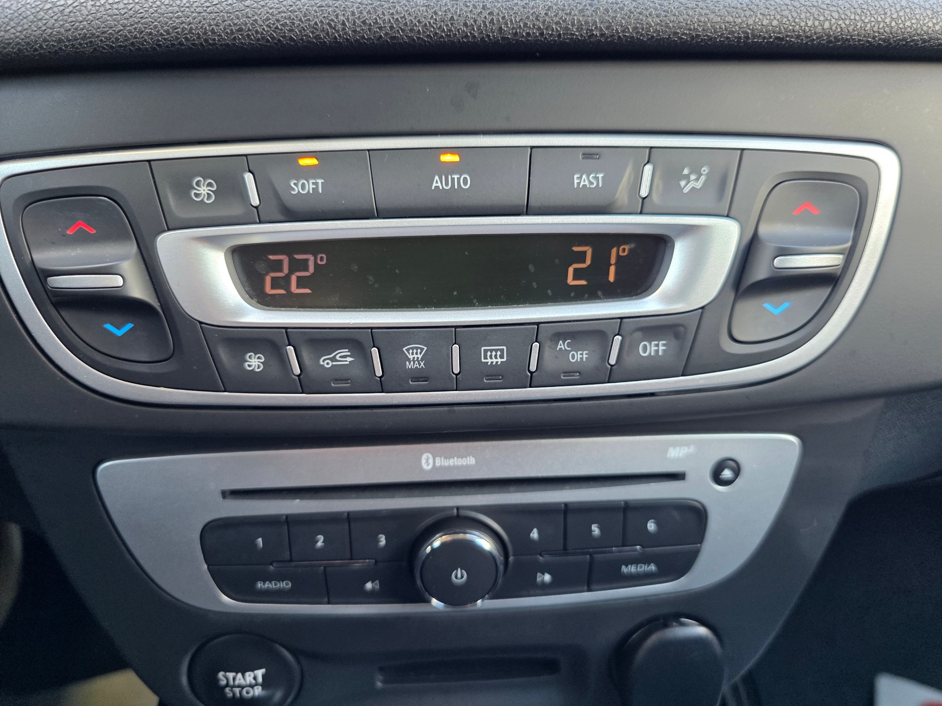 RENAULT Mégane Grandtour 1.2 16V Turbo Bose-image-17