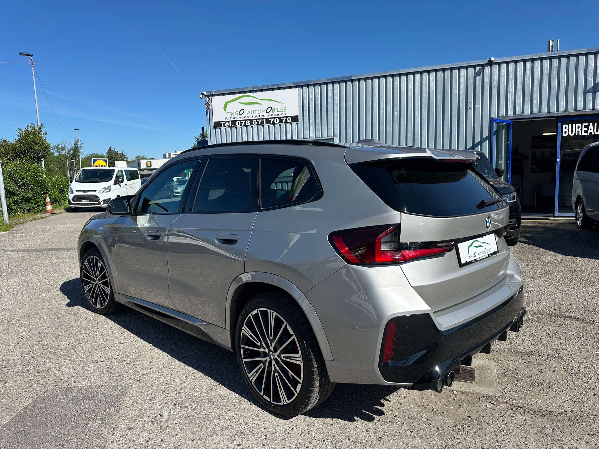 BMW X1 xDrive M35i-showroom-element-3