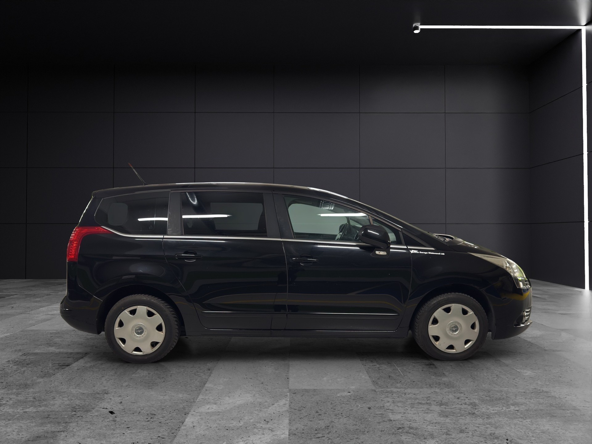 PEUGEOT 5008 1.6 16V T Sport Pack-image-3