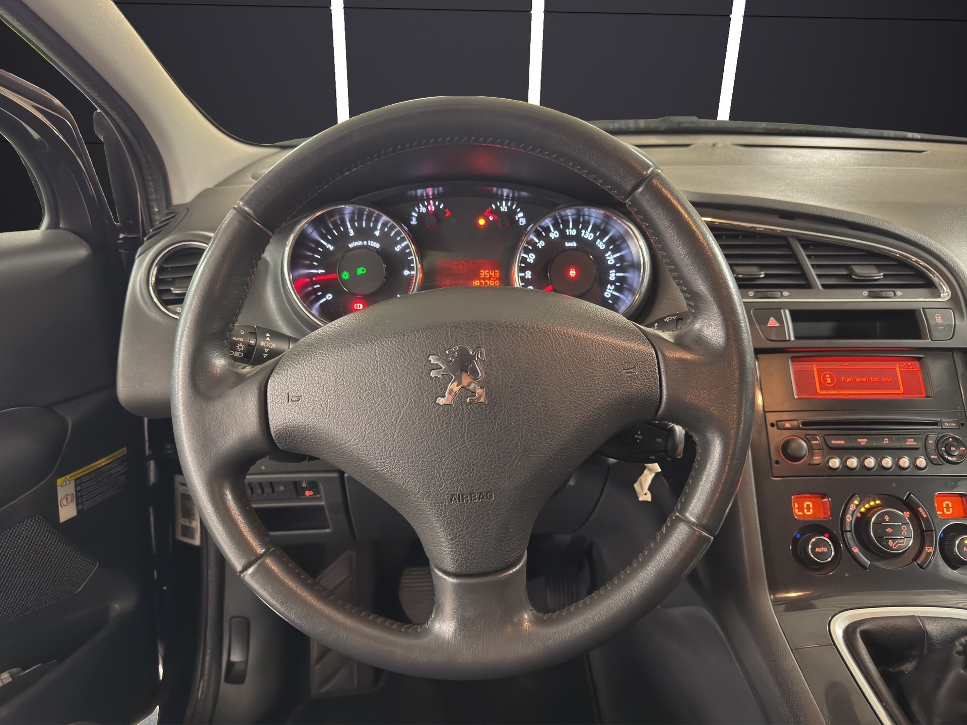 PEUGEOT 5008 1.6 16V T Sport Pack-image-11