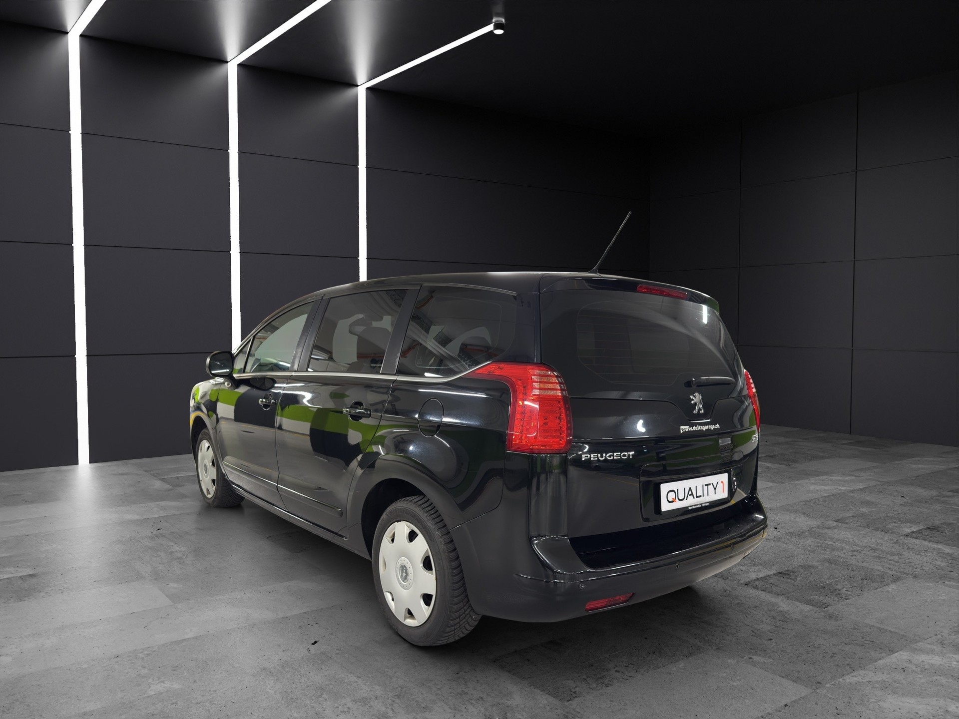 PEUGEOT 5008 1.6 16V T Sport Pack-image-6