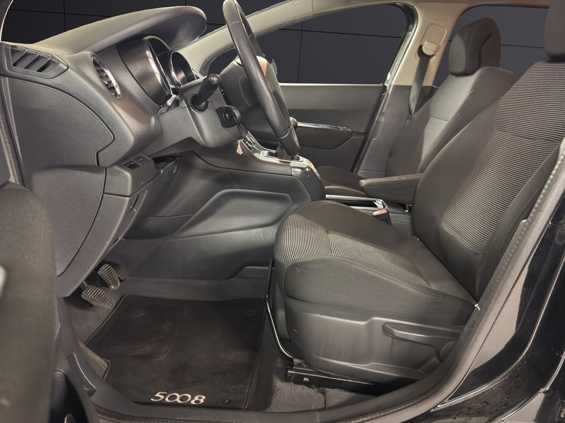 PEUGEOT 5008 1.6 16V T Sport Pack-image-9