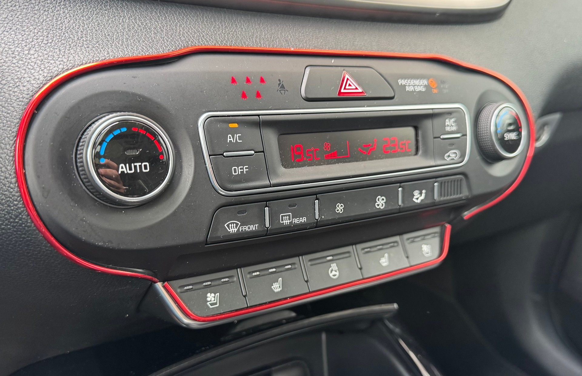 KIA Sorento 2.2 CRDI Style 7P. Automatic-image-21
