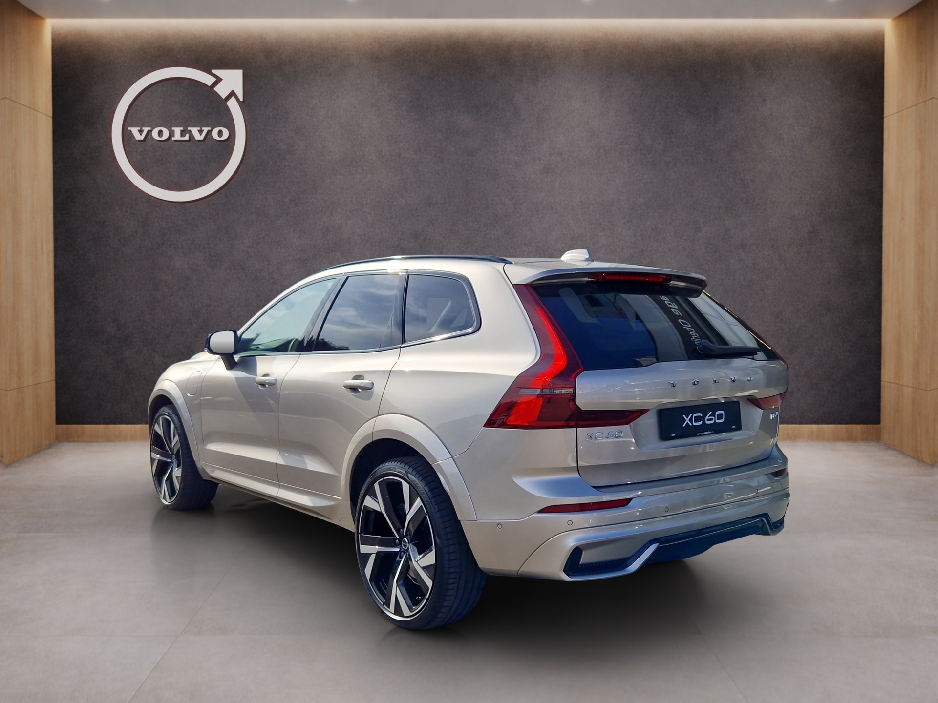 VOLVO XC60 2.0 T8 TE Ultra Dark eAWD-showroom-element-3