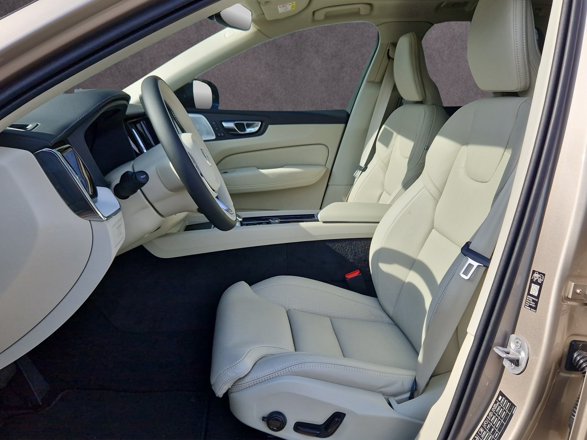 VOLVO XC60 2.0 T8 TE Ultra Dark eAWD-image-10