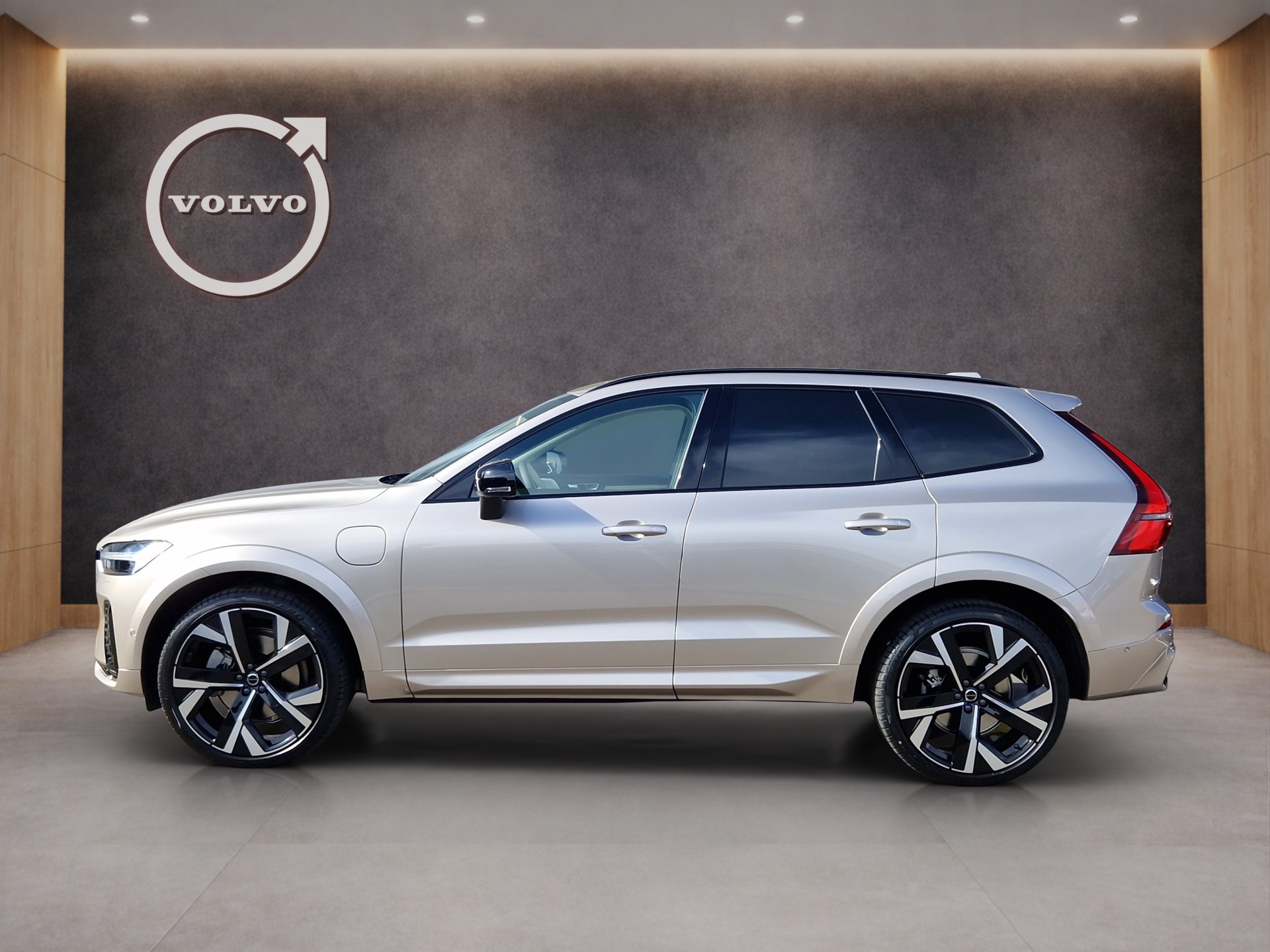 VOLVO XC60 2.0 T8 TE Ultra Dark eAWD-showroom-element-2