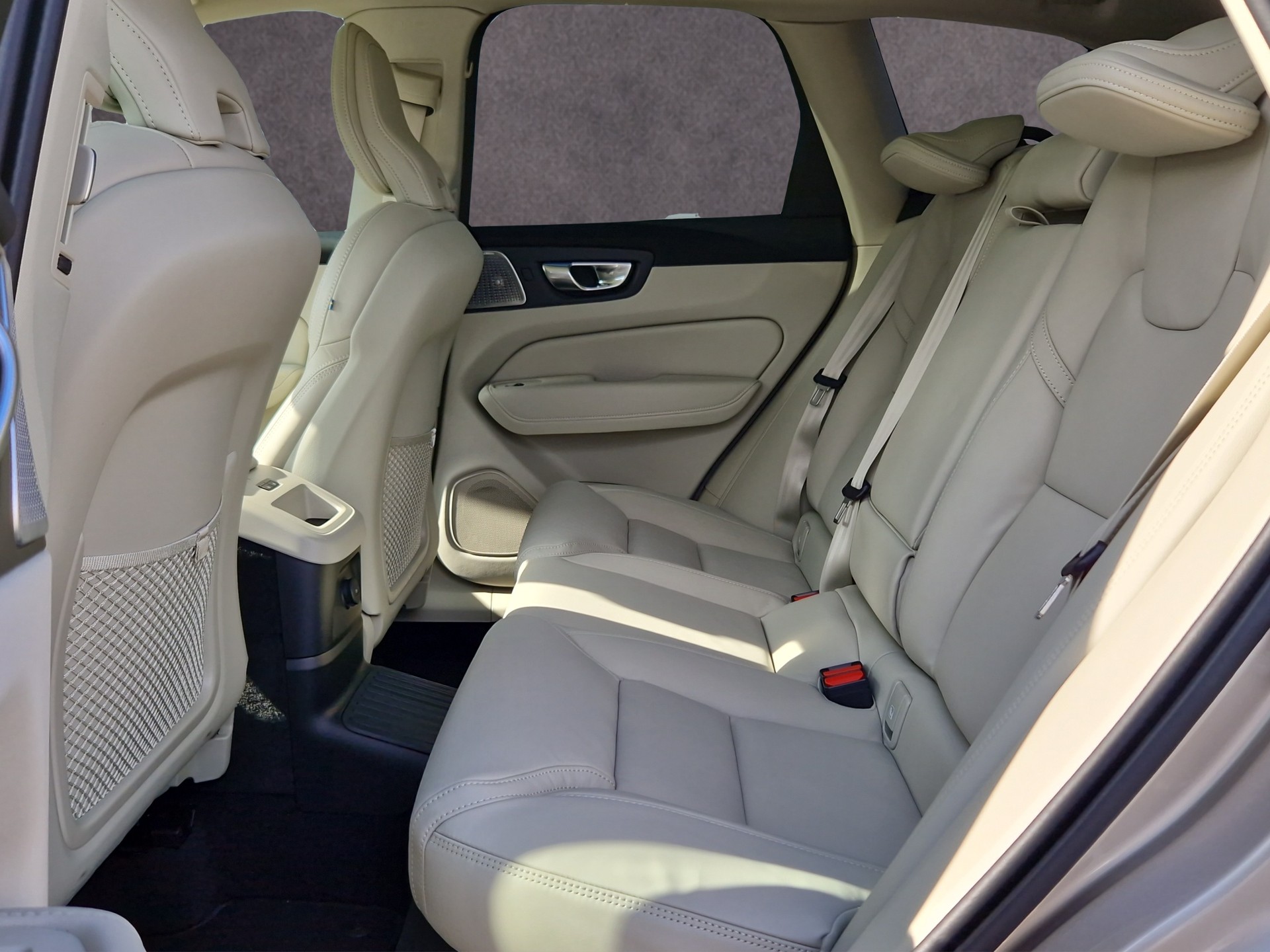 VOLVO XC60 2.0 T8 TE Ultra Dark eAWD-image-11