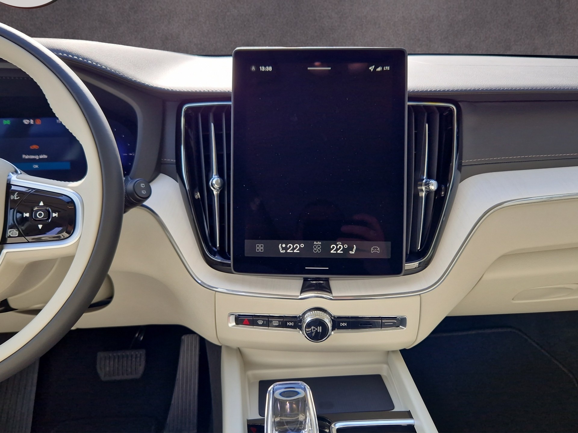 VOLVO XC60 2.0 T8 TE Ultra Dark eAWD-image-14