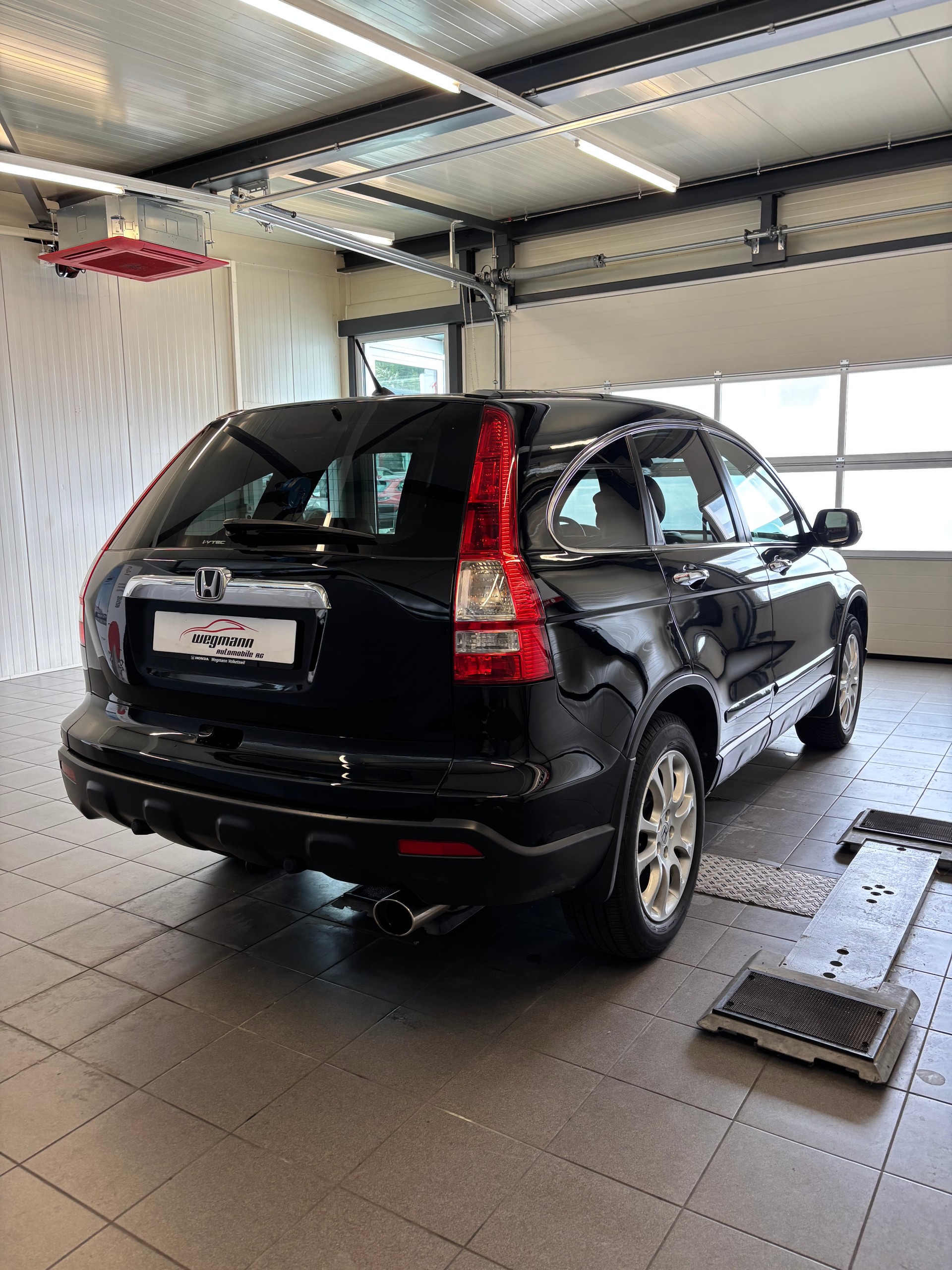HONDA CR-V 2.0 4WD Executive-showroom-element-3