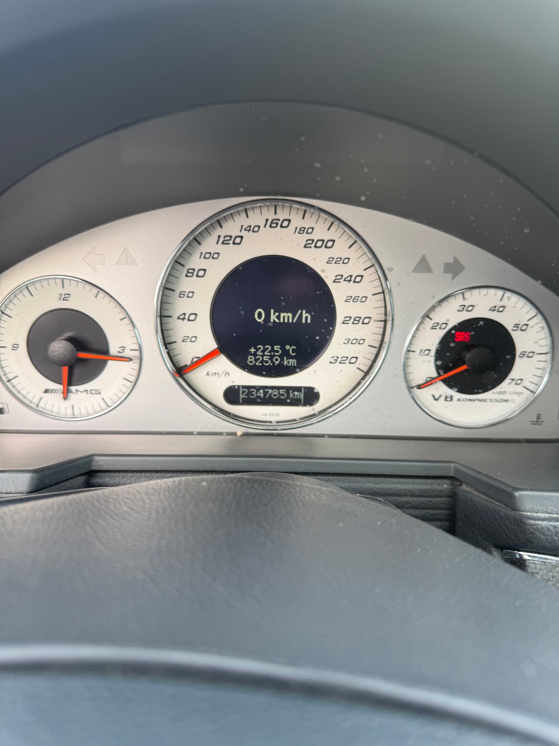 MERCEDES-BENZ E 55 V8 AMG-image-2