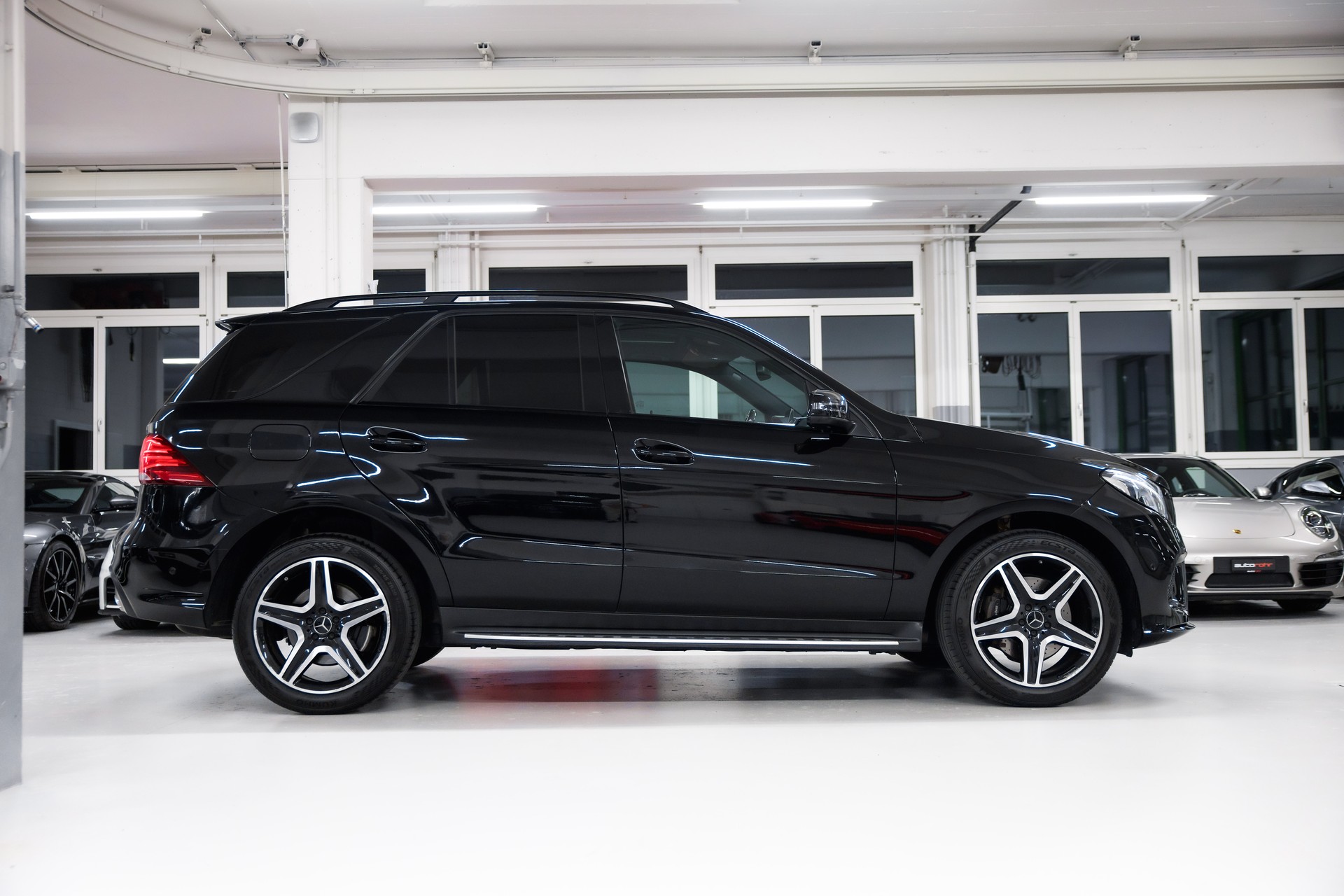 MERCEDES-BENZ GLE 350 d 4Matic 9G-Tronic AMG Line-showroom-element-3
