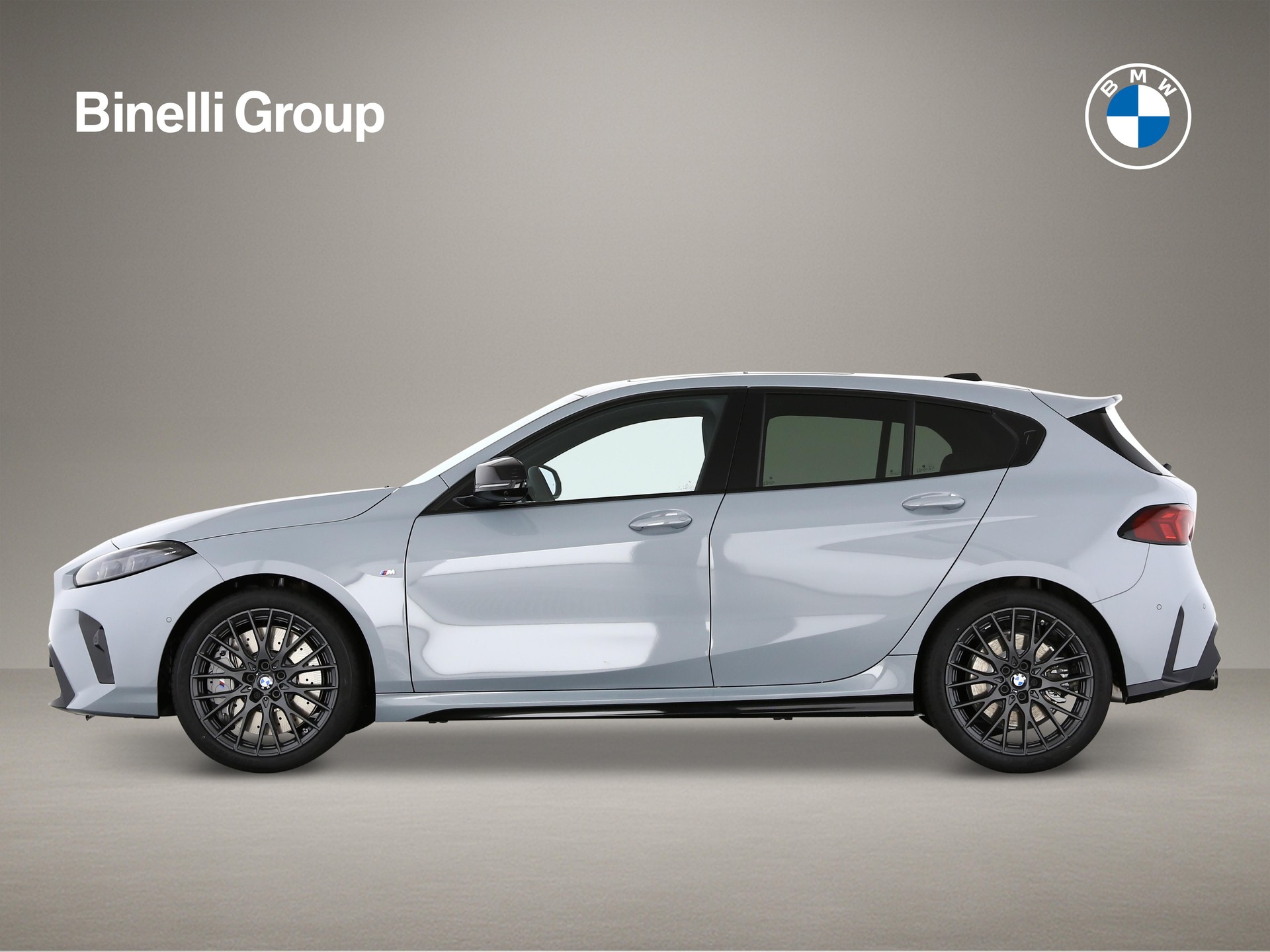 BMW M135i xDrive-showroom-element-2
