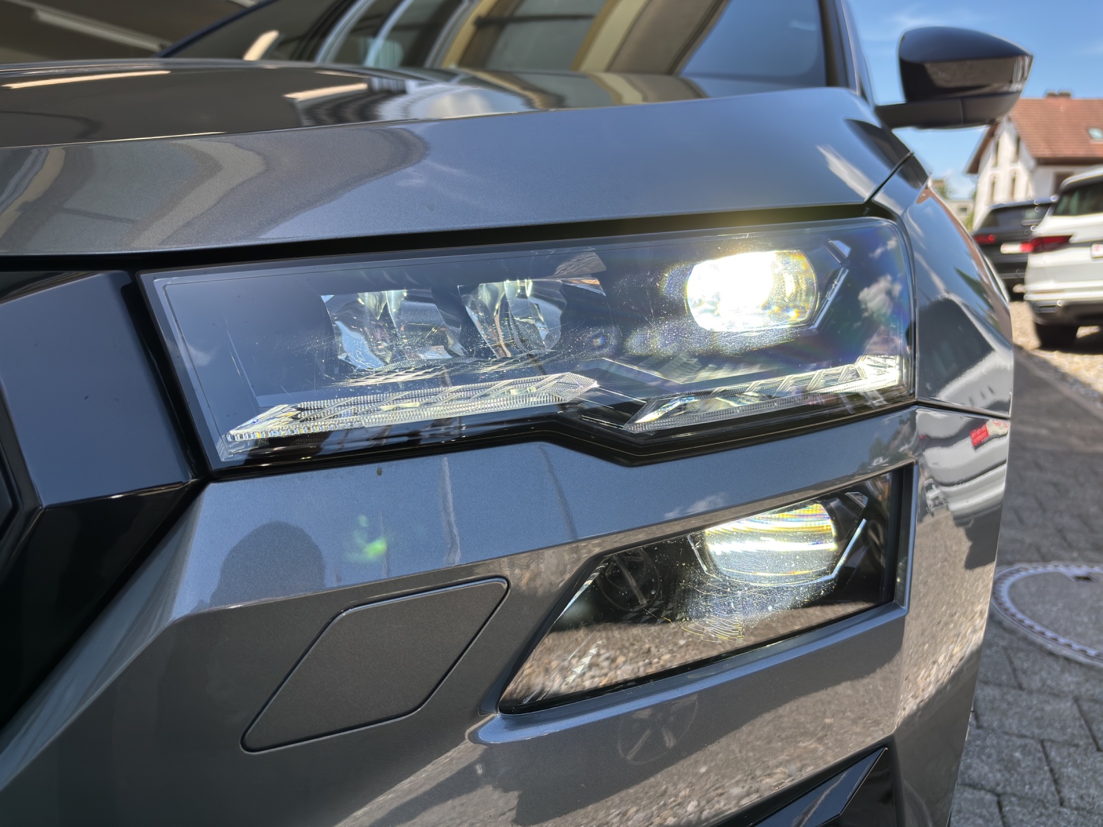 SKODA New Karoq 2.0 TSI SportLine 4x4 DSG mit AHK, Lederausstattung & fortl. Werksgarantie-image-10