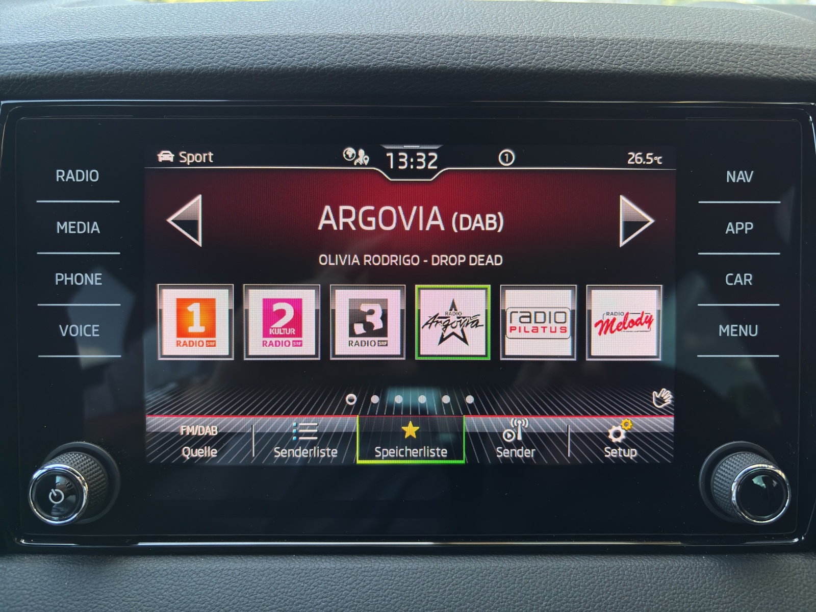 SKODA New Karoq 2.0 TSI SportLine 4x4 DSG mit AHK, Lederausstattung & fortl. Werksgarantie-image-19