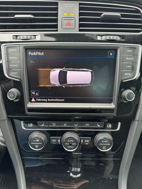 VW Golf Variant 2.0 TSI R 4 Motion DSG-image-13