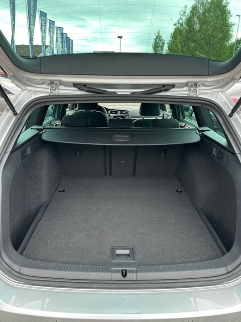 VW Golf Variant 2.0 TSI R 4 Motion DSG-image-16