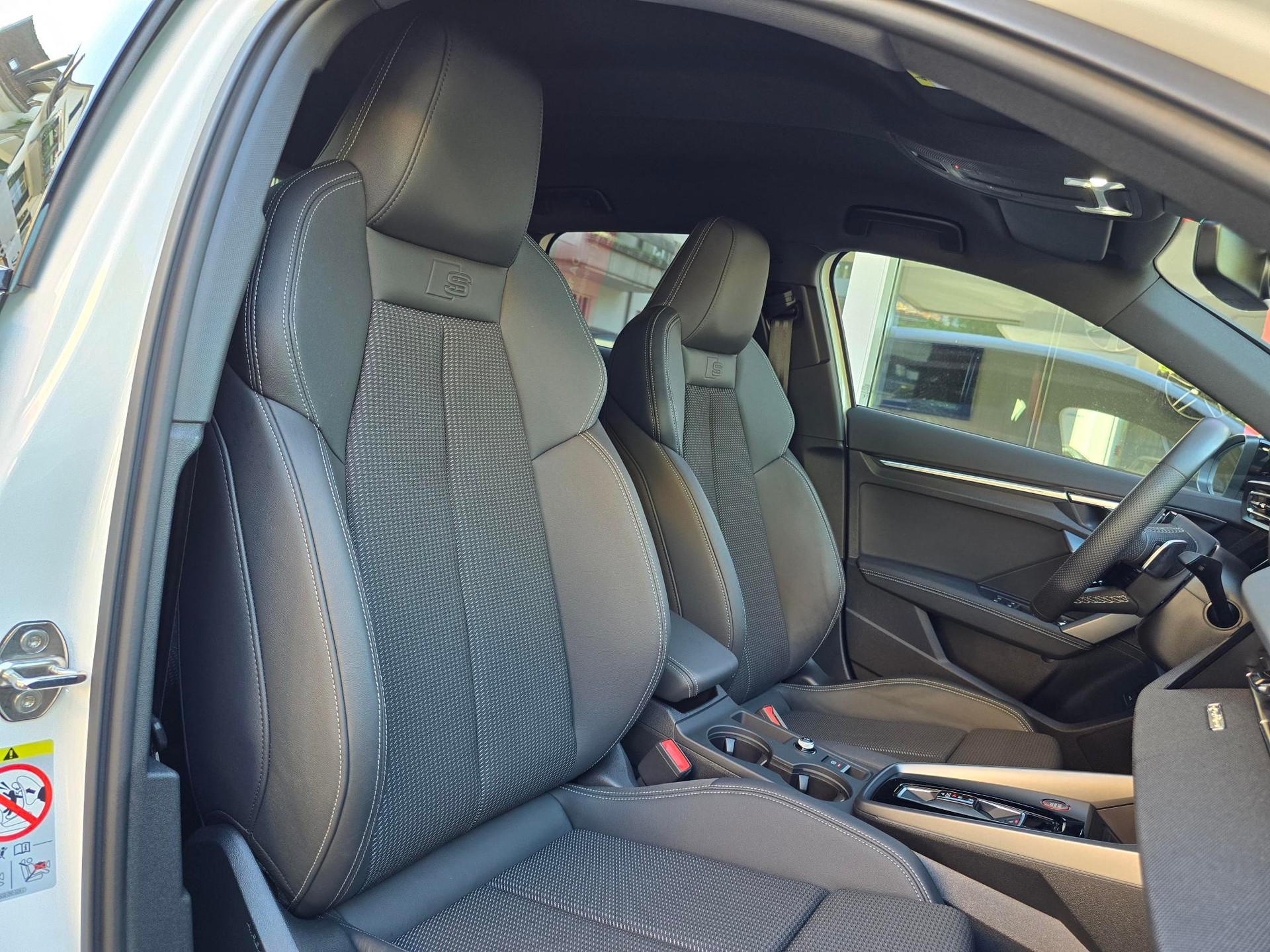 AUDI S3 Sportback TFSI quattro S-tronic-image-7