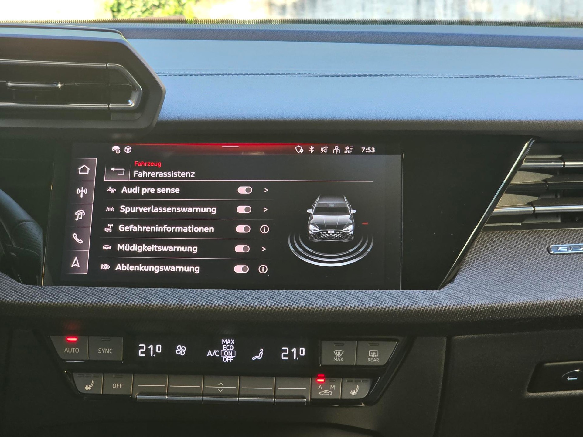 AUDI S3 Sportback TFSI quattro S-tronic-image-12