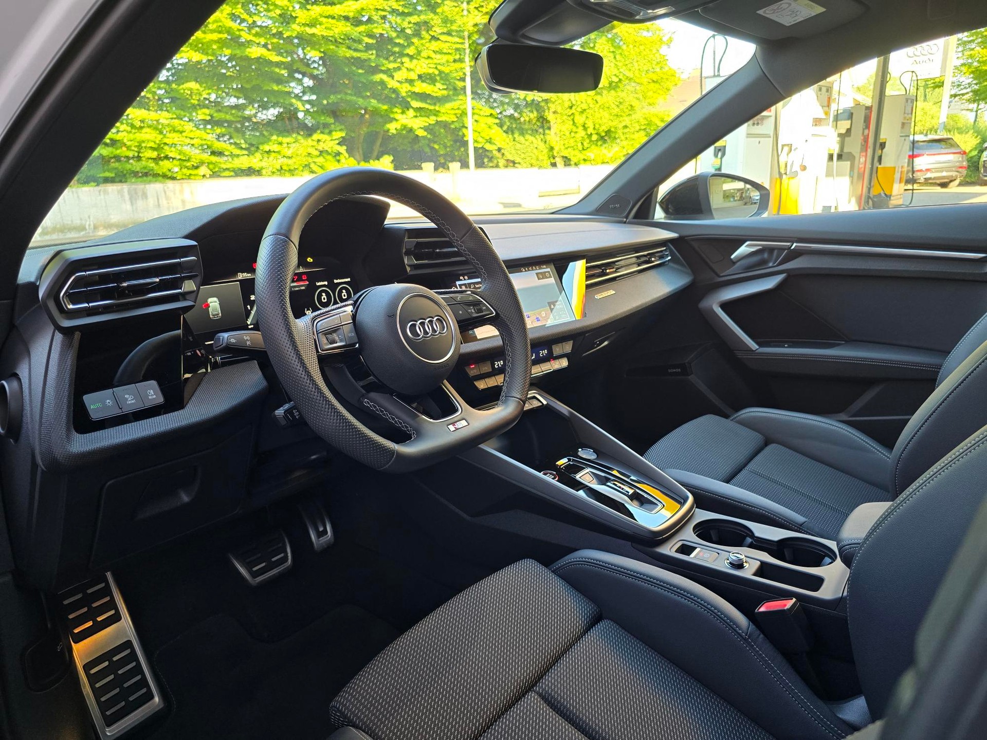 AUDI S3 Sportback TFSI quattro S-tronic-image-6