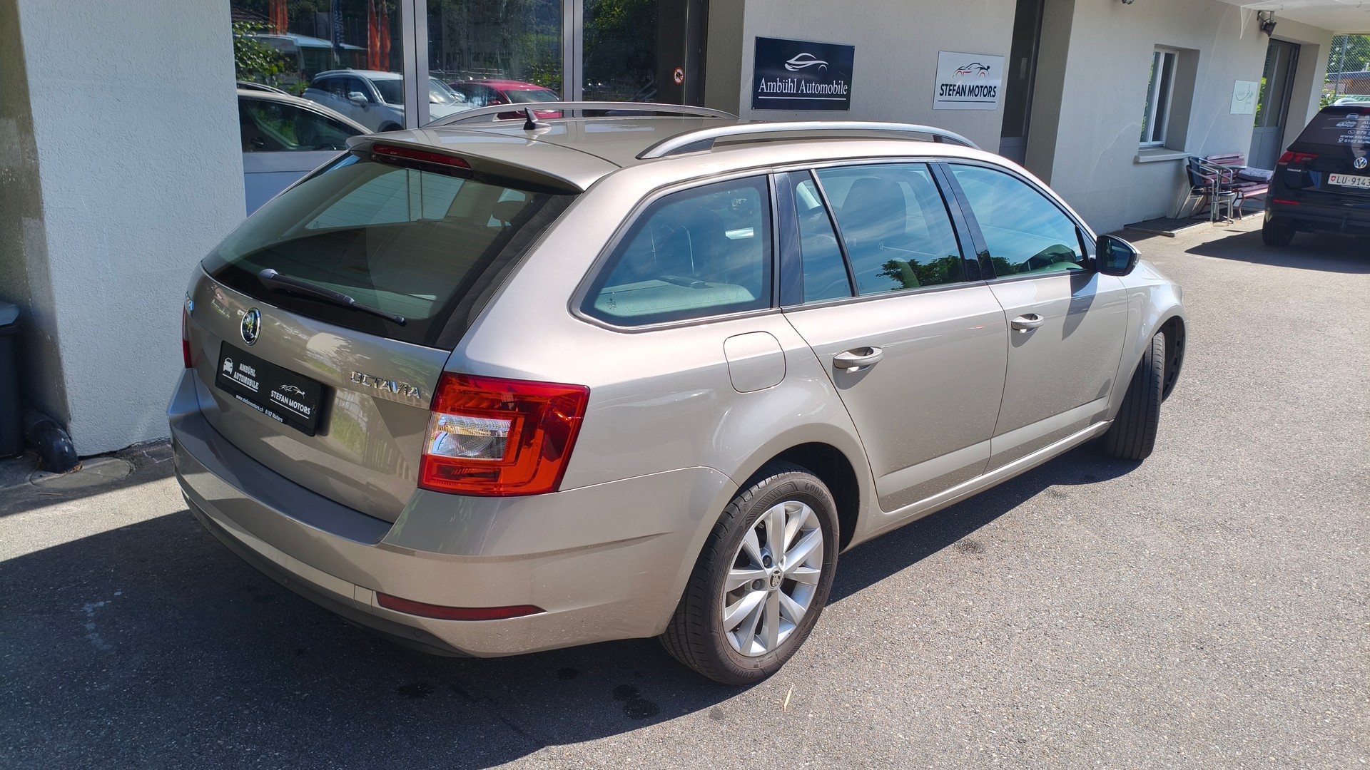 SKODA Octavia Combi 1.5 TSI Ambition DSG-image-2