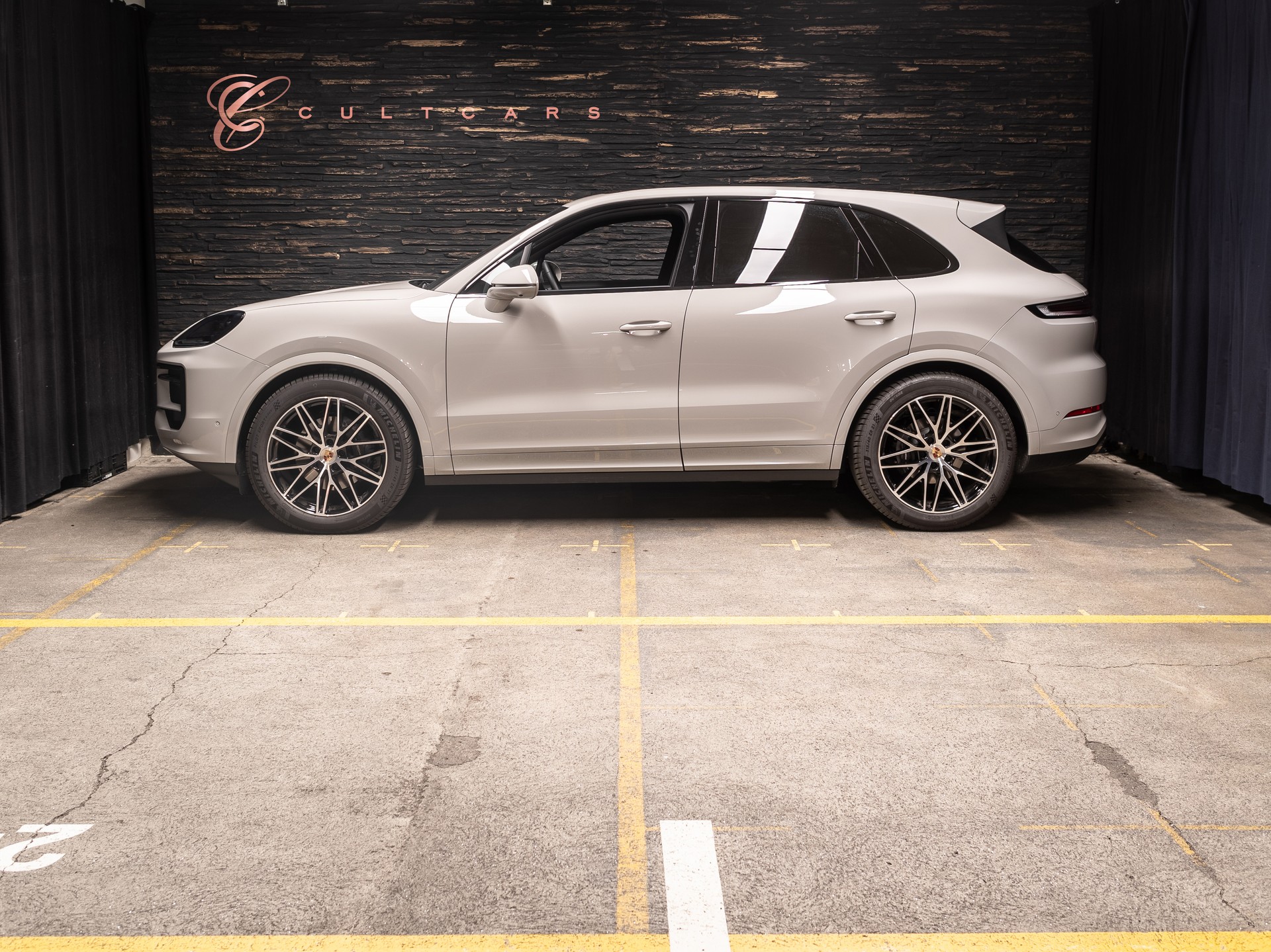 PORSCHE Cayenne Black Edition Tiptronic-showroom-element-1