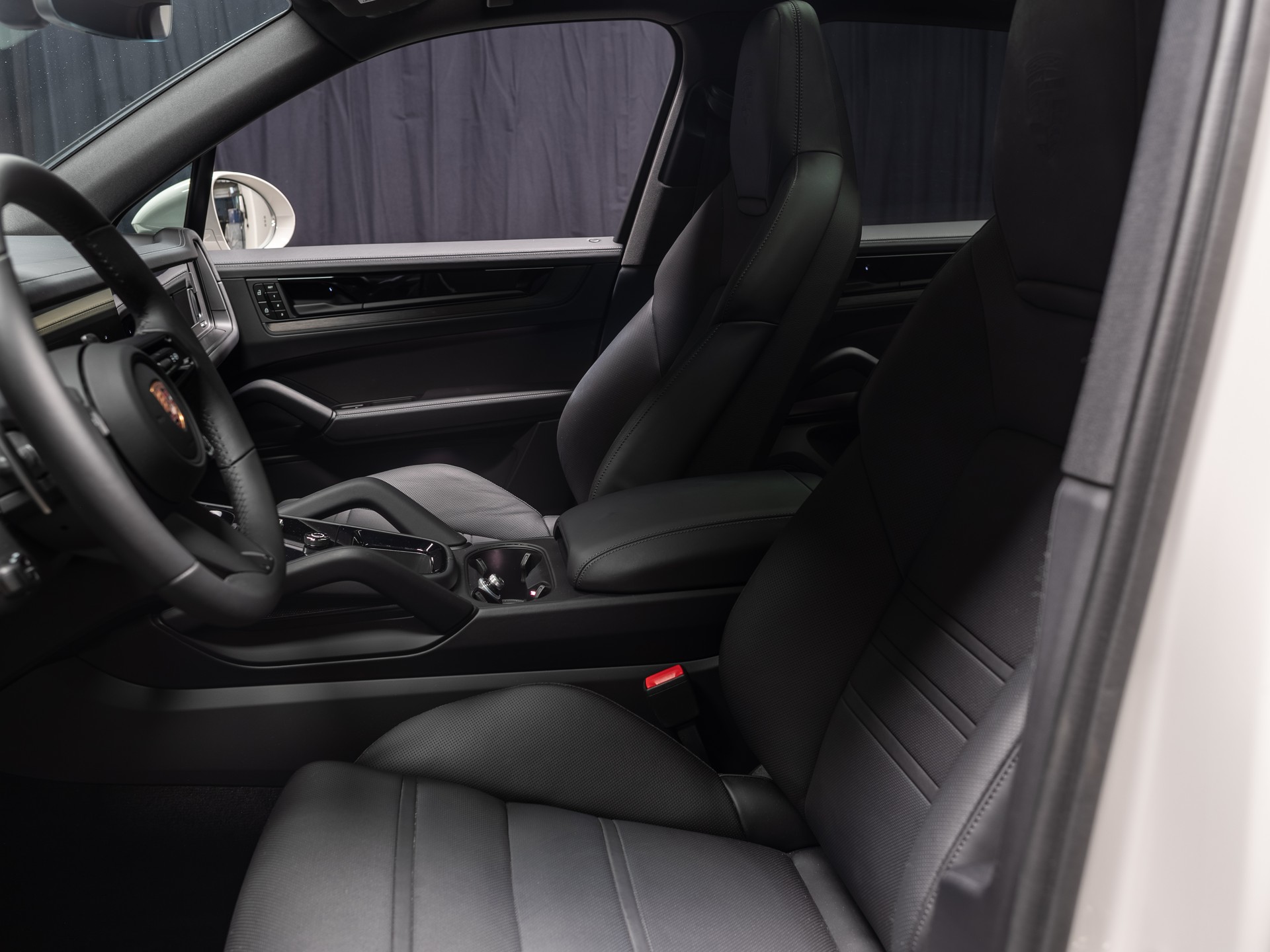 PORSCHE Cayenne Black Edition Tiptronic-image-7