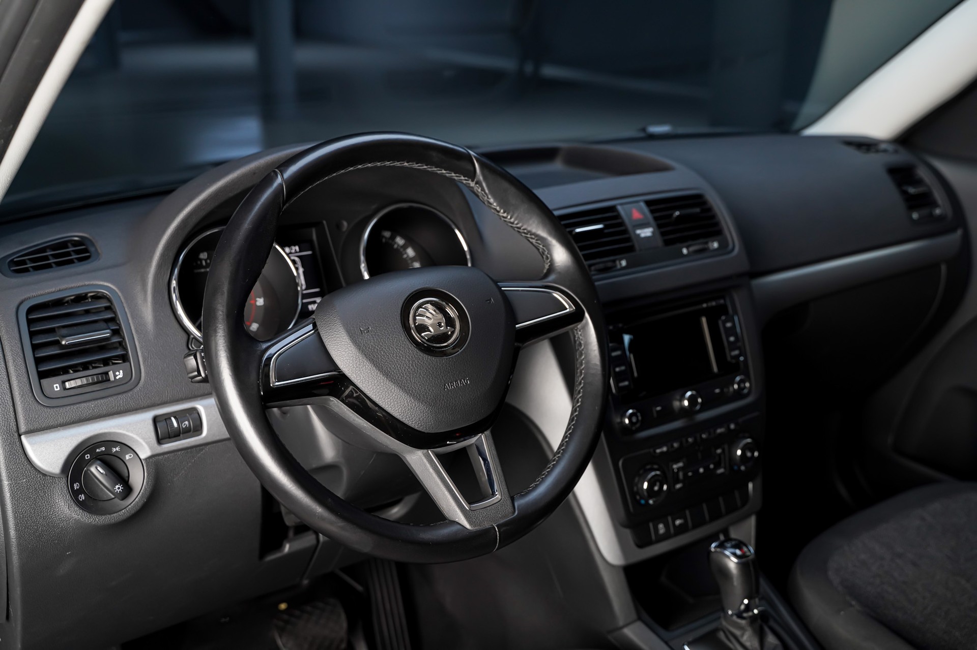 SKODA Yeti 1.8 TSI Active 4x4 DSG-image-10