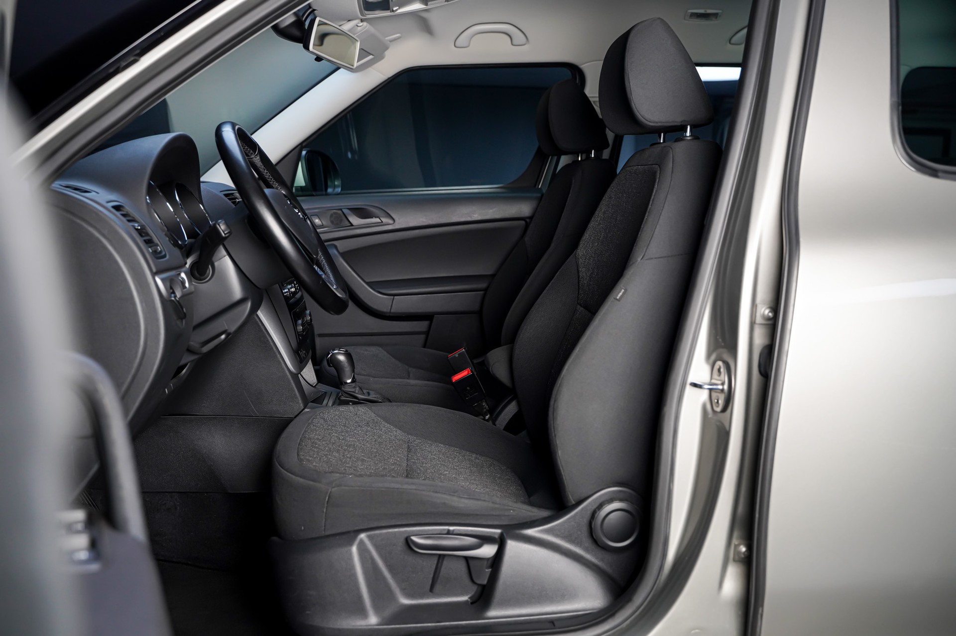 SKODA Yeti 1.8 TSI Active 4x4 DSG-image-11
