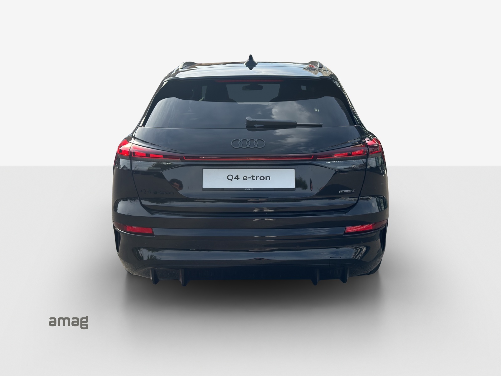 AUDI Q4 e-tron SUV quattro performance-showroom-element-3