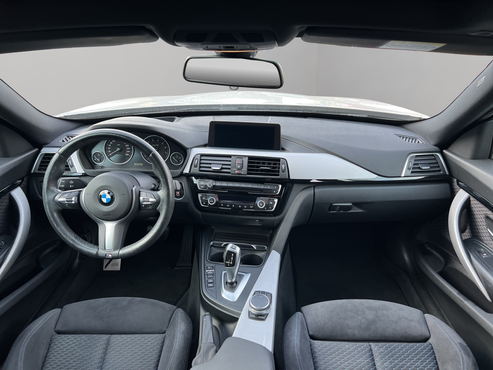 BMW 330i xDrive Gran Turismo / Top ausgestattet mit Pack M Sport / Pack Comfort / Pack Sicherheit / inkl. Winterräder Alu-image-9