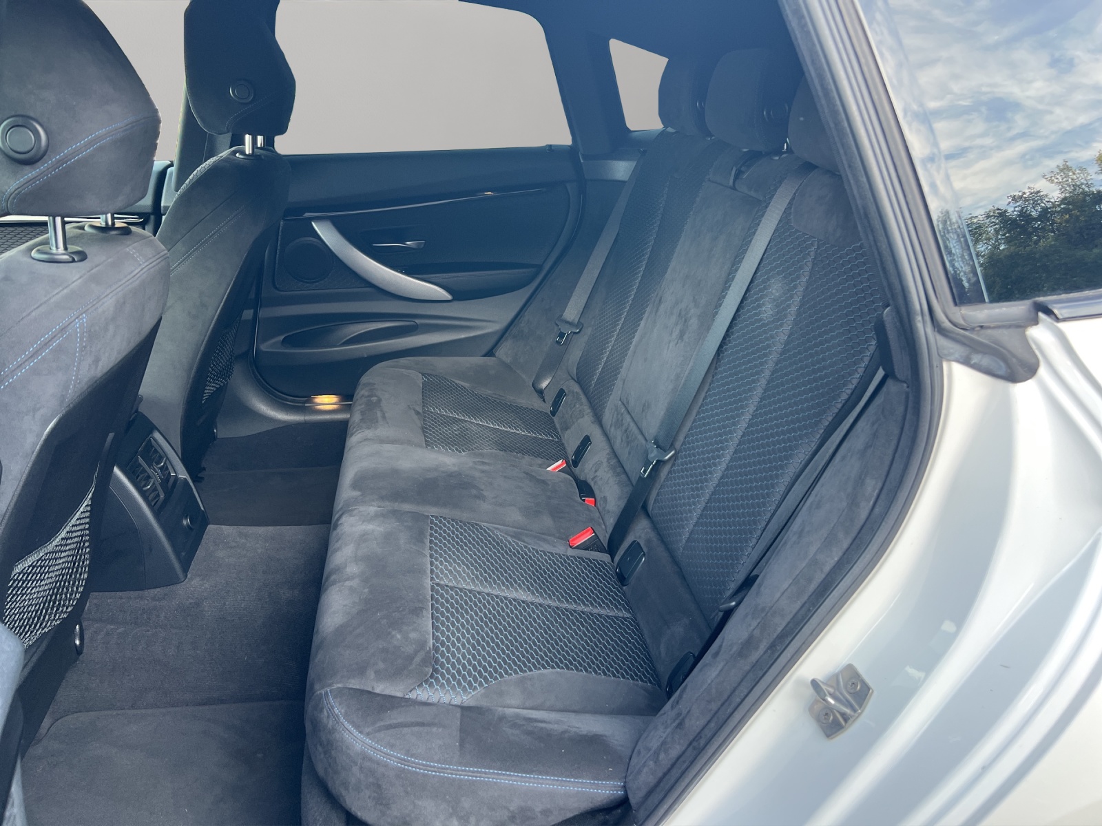 BMW 330i xDrive Gran Turismo / Top ausgestattet mit Pack M Sport / Pack Comfort / Pack Sicherheit / inkl. Winterräder Alu-image-13